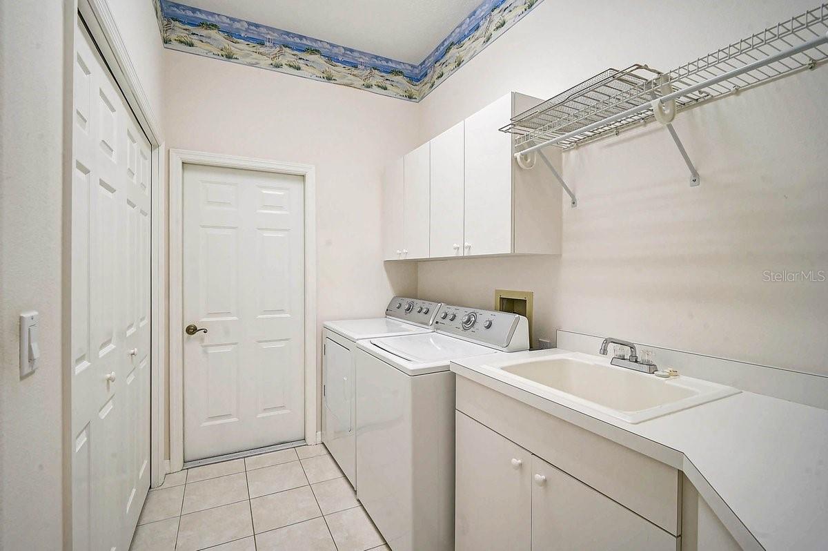 CALUSA LAKES - Residential