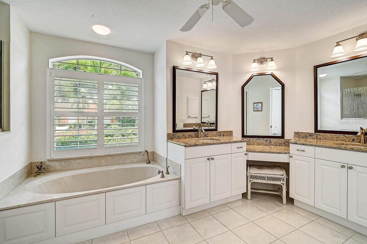 CALUSA LAKES - Residential