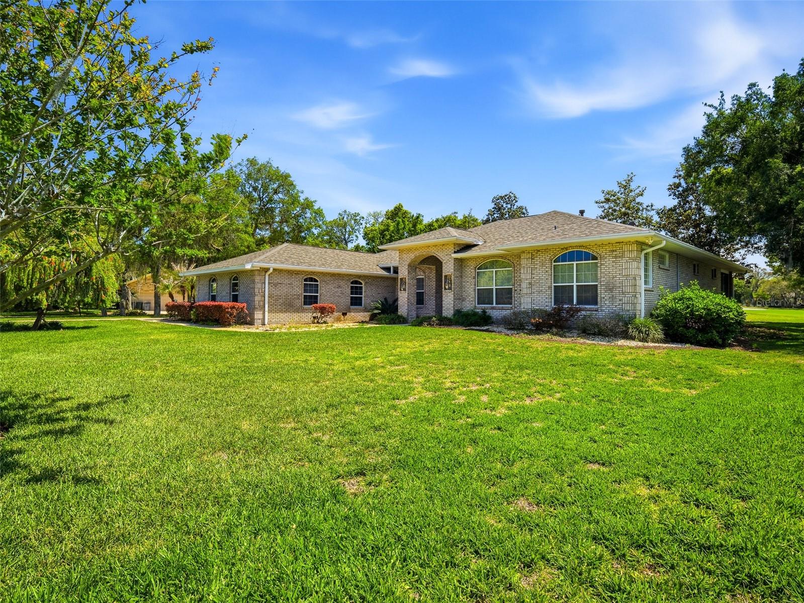 552 BOTTLEBRUSH COURT