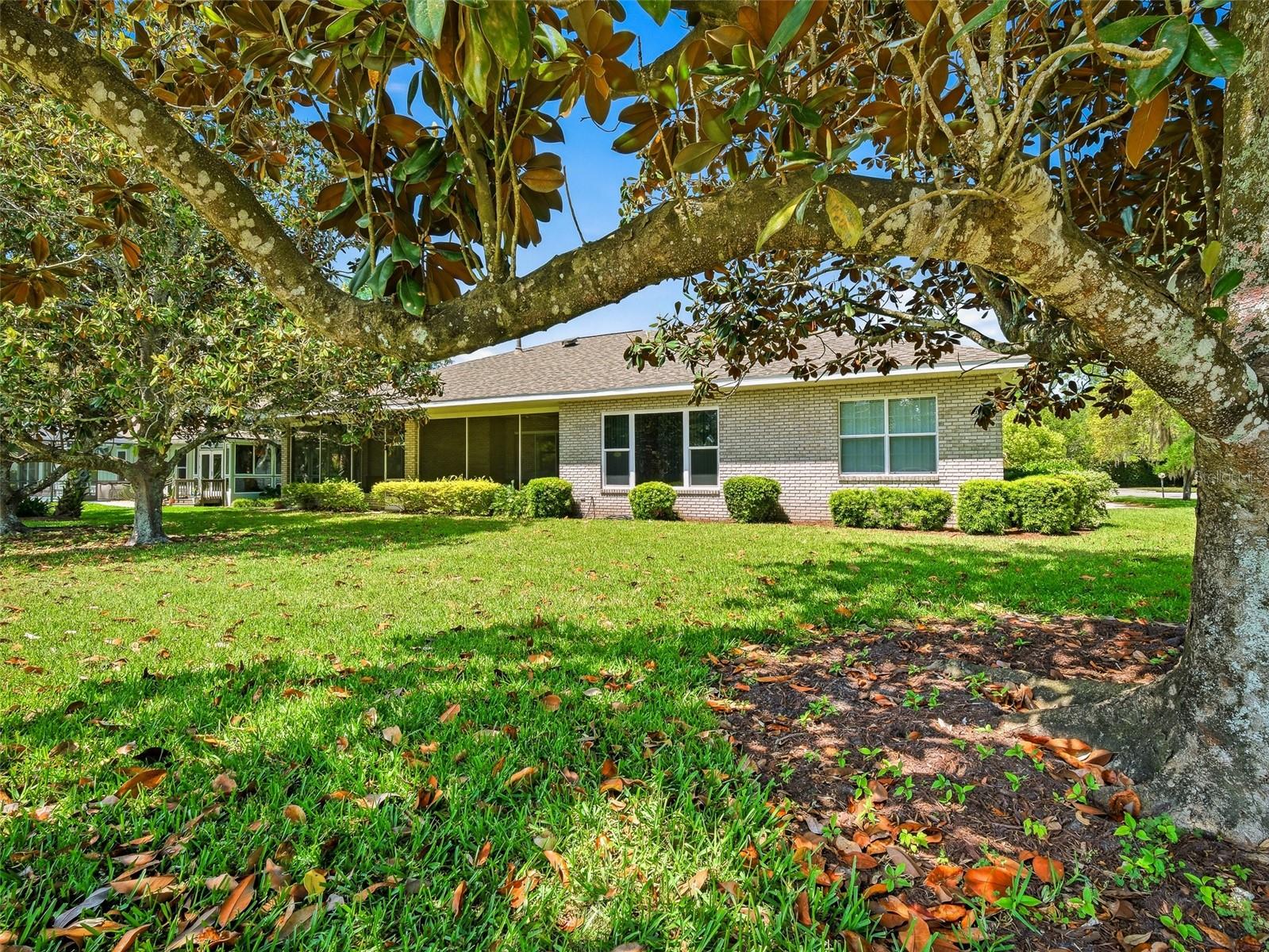 552 BOTTLEBRUSH COURT