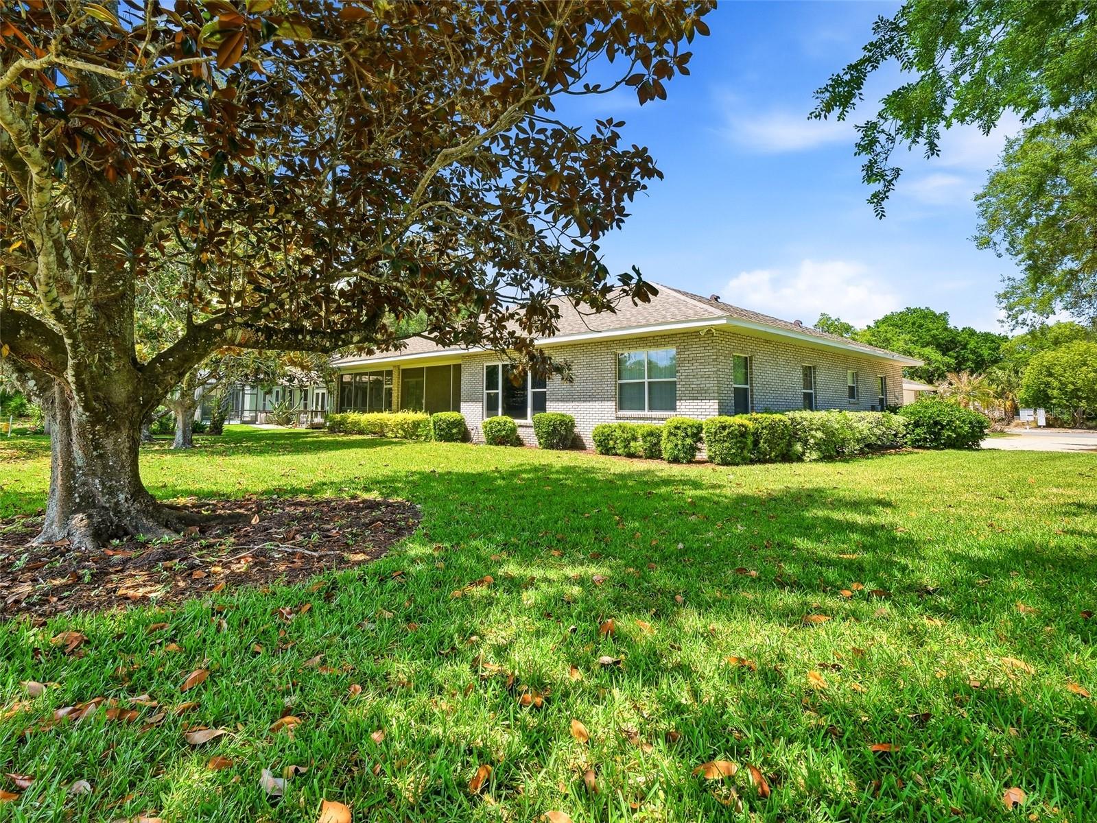 552 BOTTLEBRUSH COURT