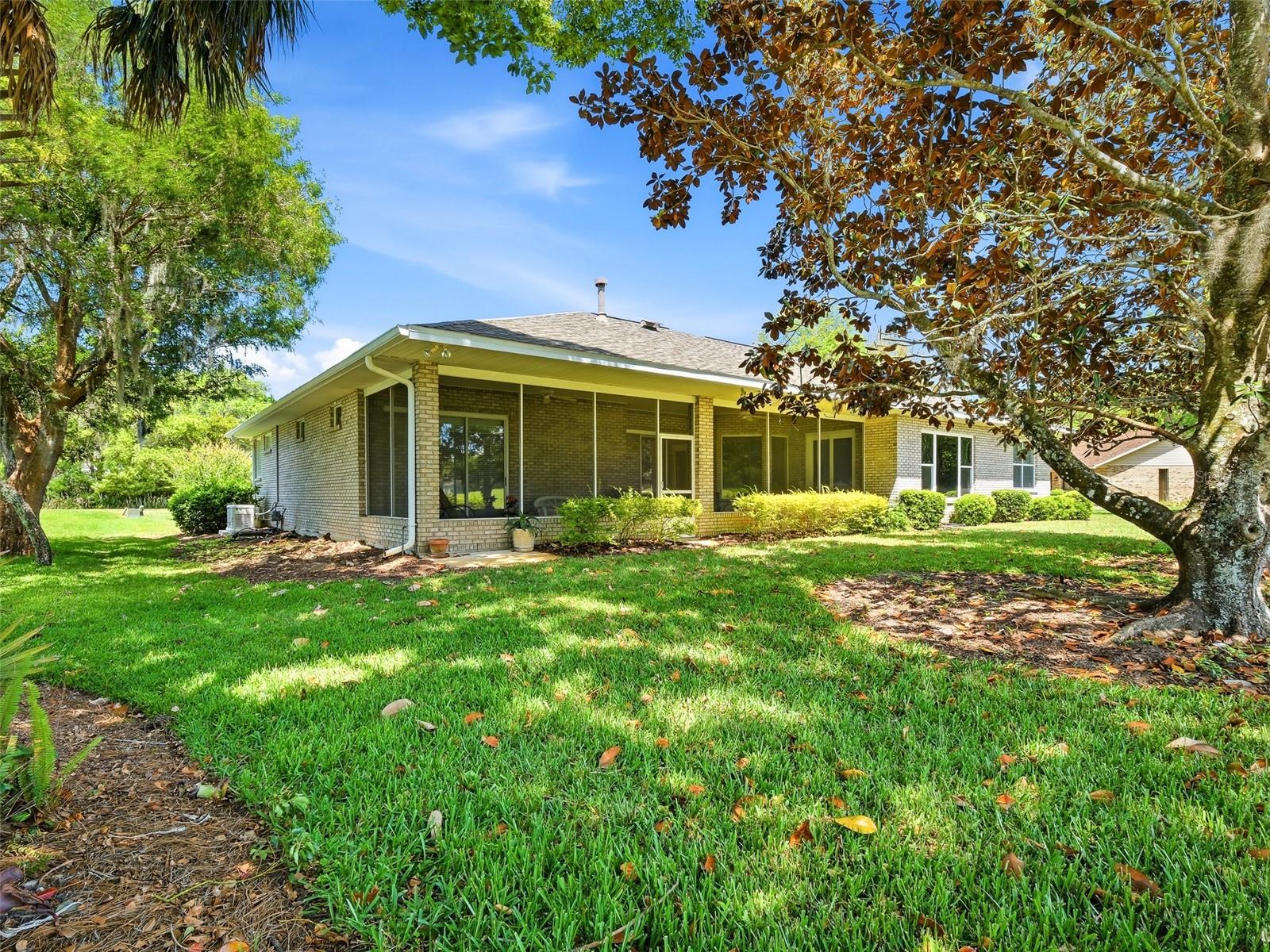 552 BOTTLEBRUSH COURT