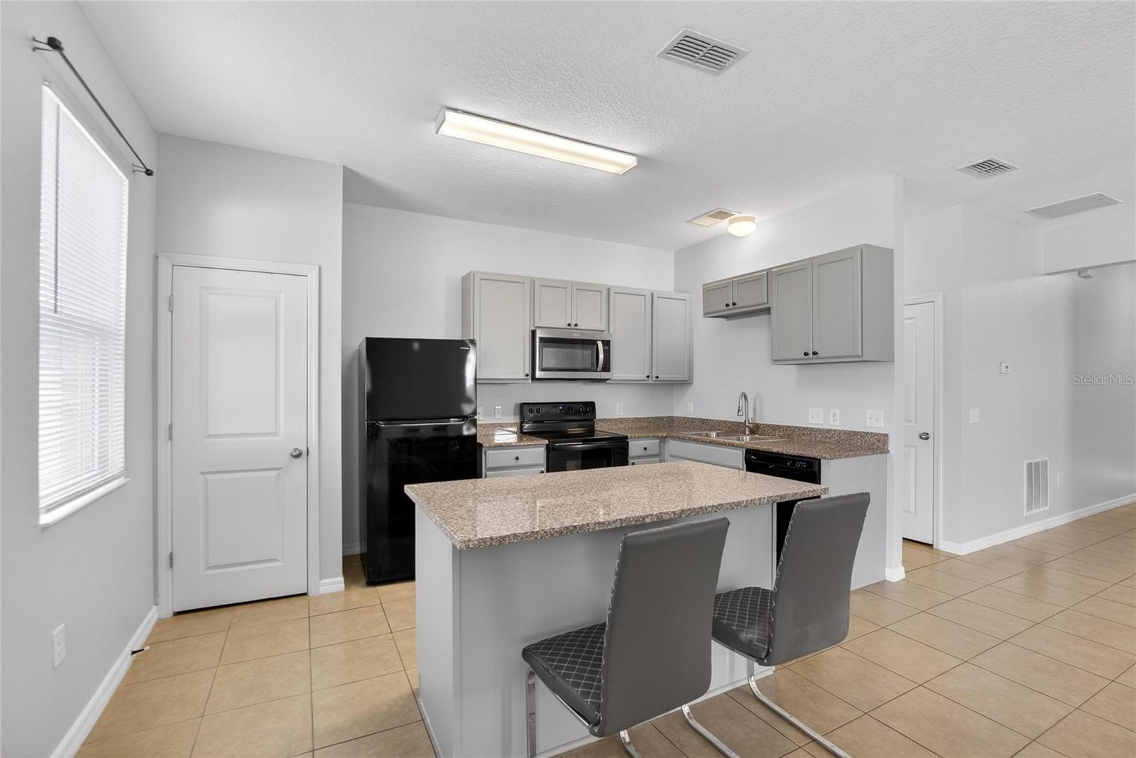 SOUTHGATE PHASE1/2 - Residential Lease