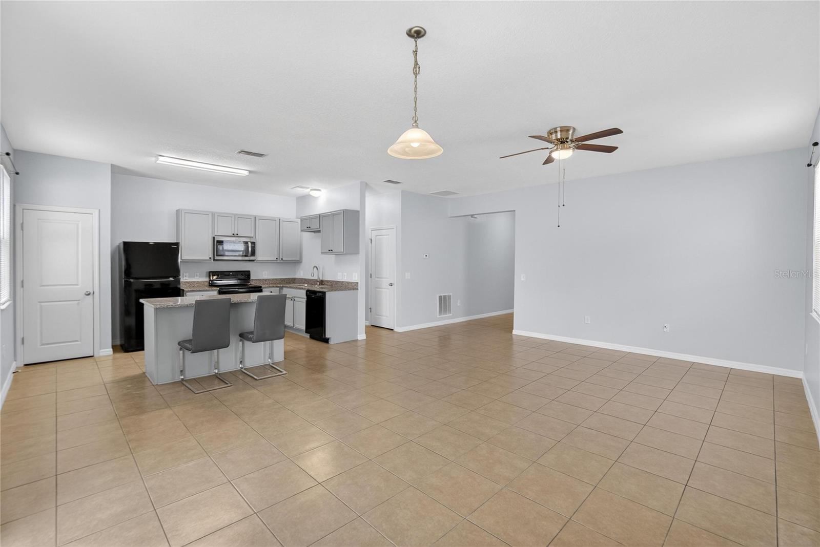 SOUTHGATE PHASE1/2 - Residential Lease