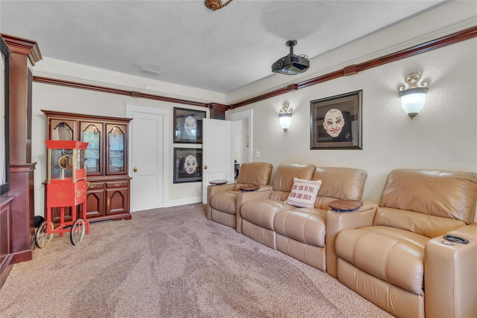 300 BETWEEN US 1 AND RIVER - Residential