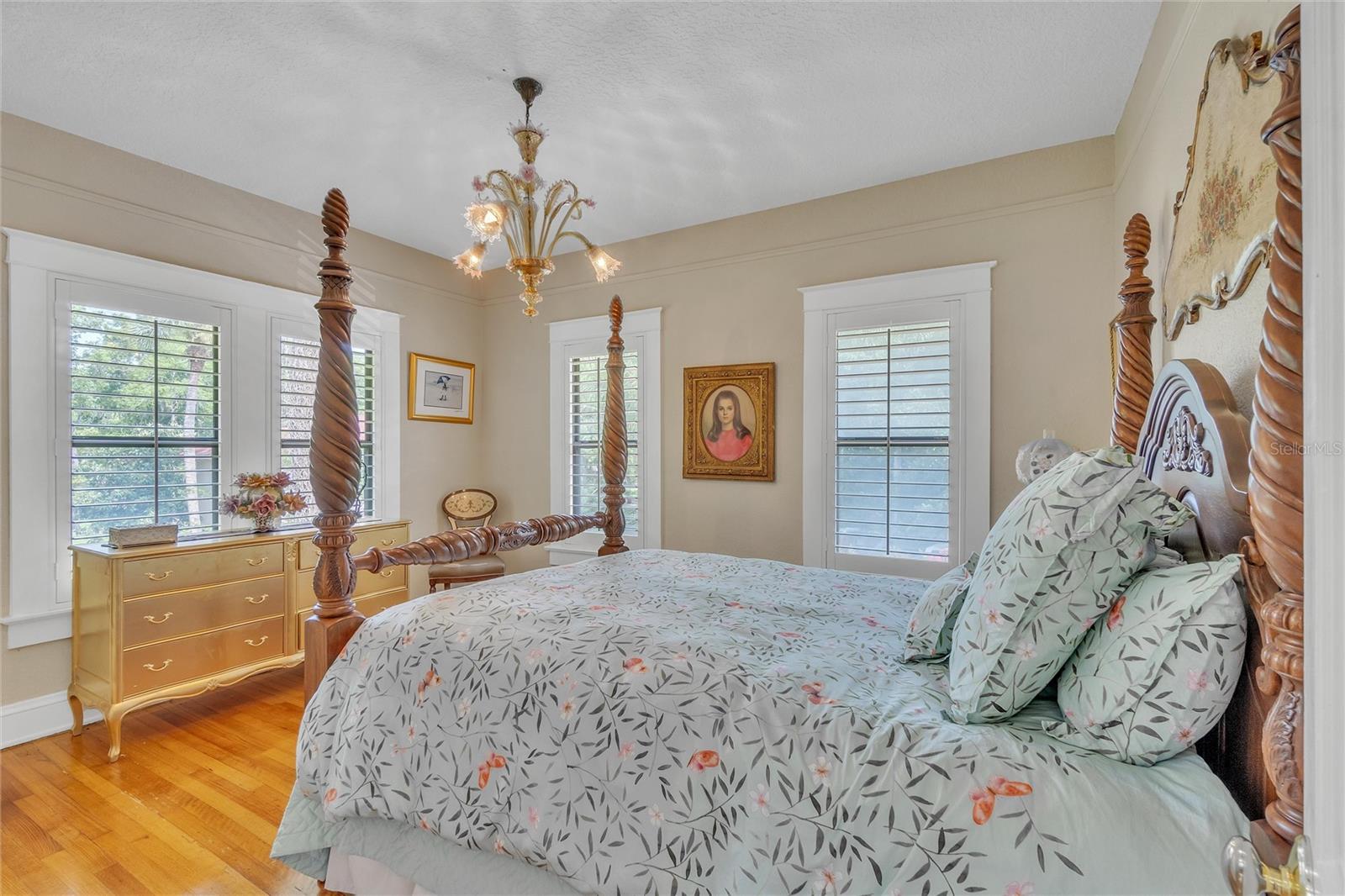 300 BETWEEN US 1 AND RIVER - Residential