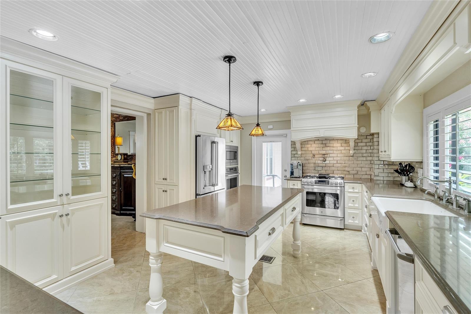 300 BETWEEN US 1 AND RIVER - Residential