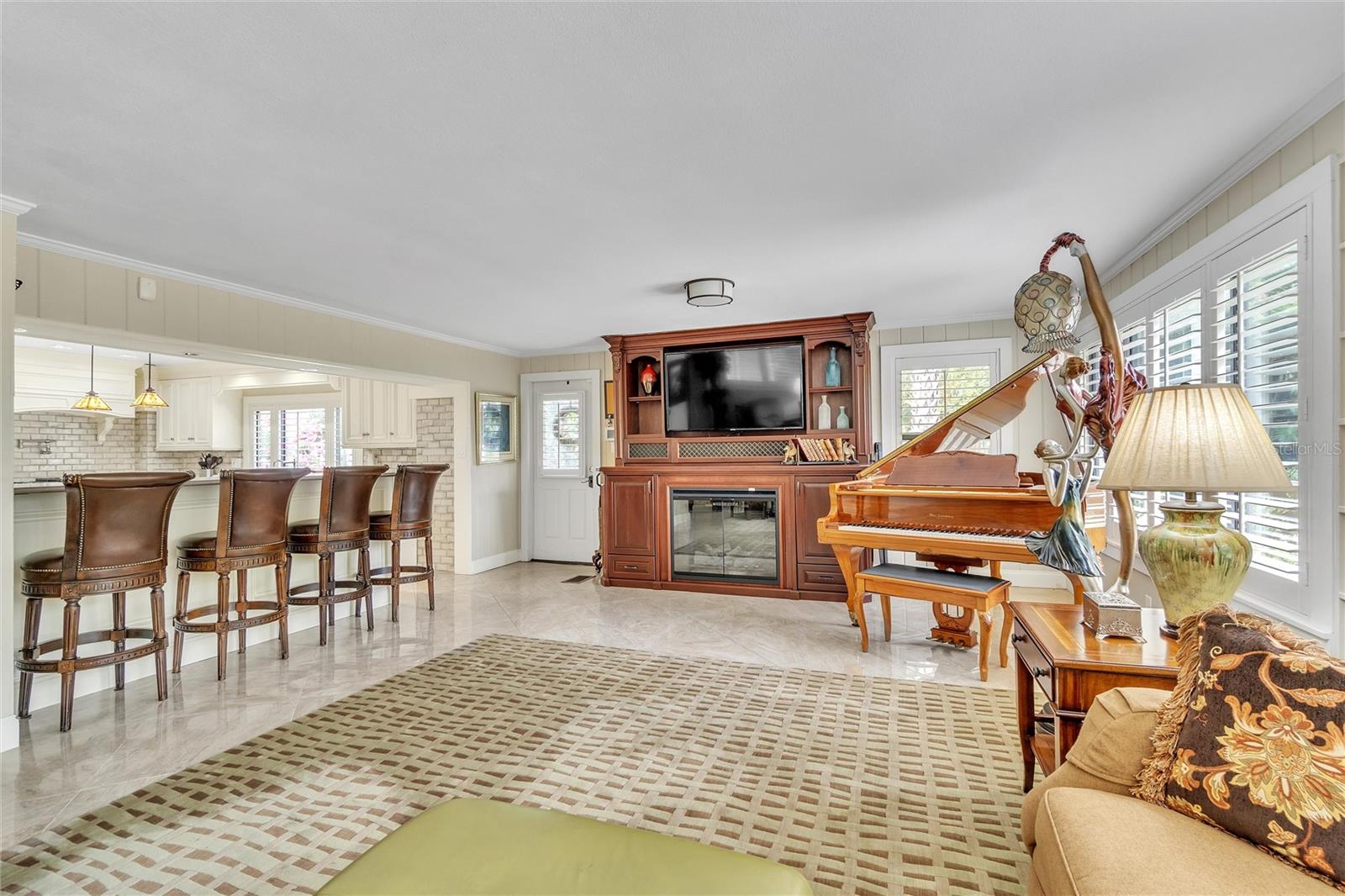 300 BETWEEN US 1 AND RIVER - Residential