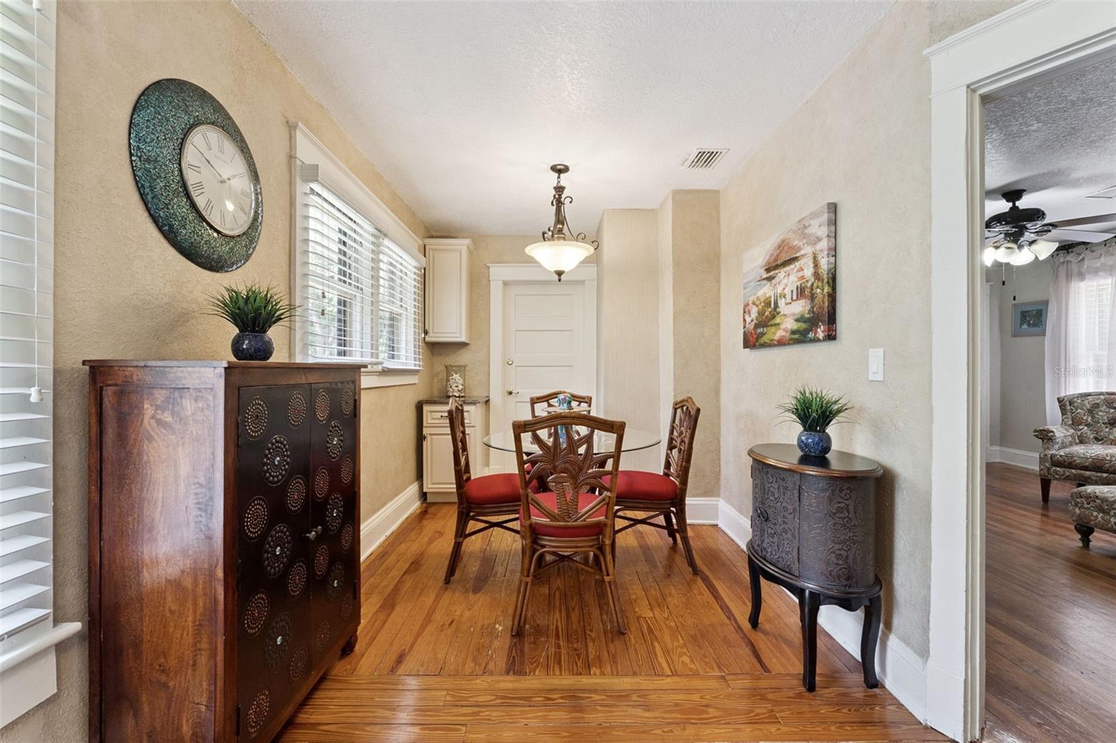 300 BETWEEN US 1 AND RIVER - Residential