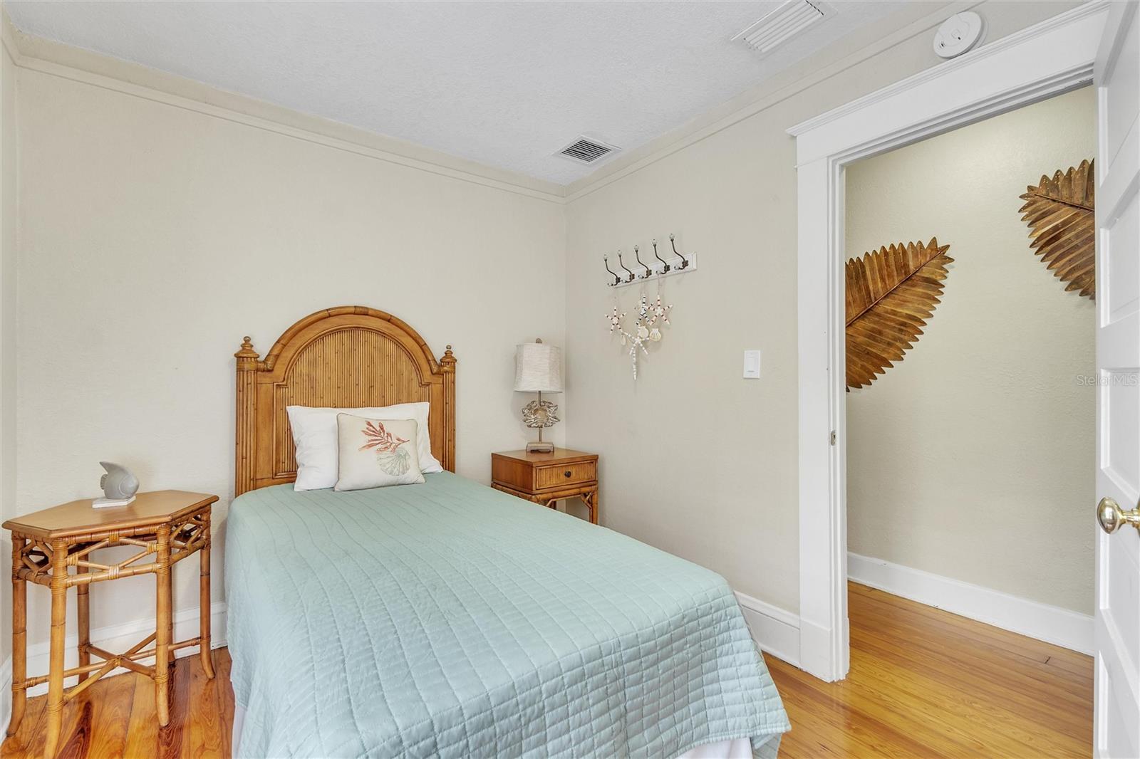 300 BETWEEN US 1 AND RIVER - Residential