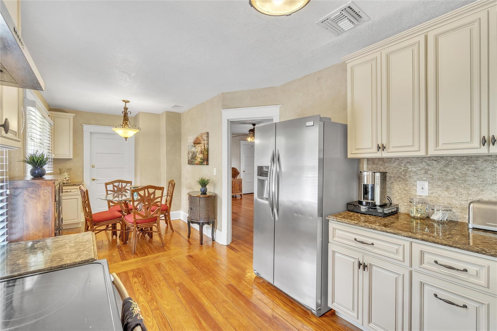 300 BETWEEN US 1 AND RIVER - Residential