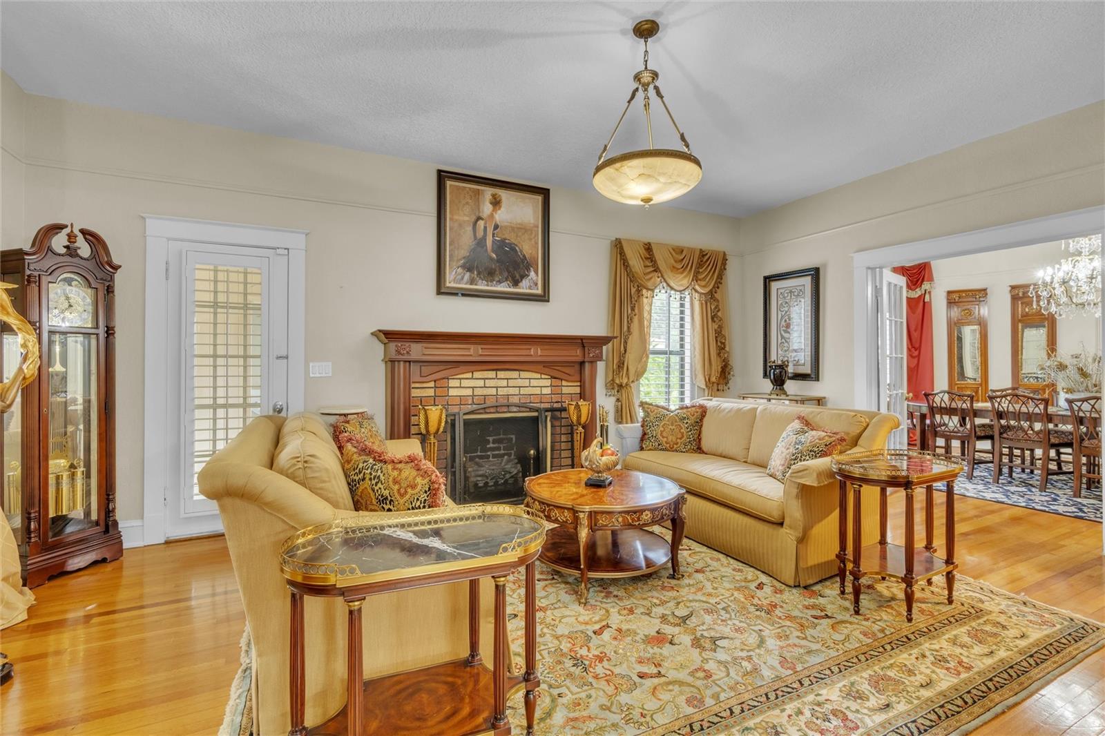 300 BETWEEN US 1 AND RIVER - Residential