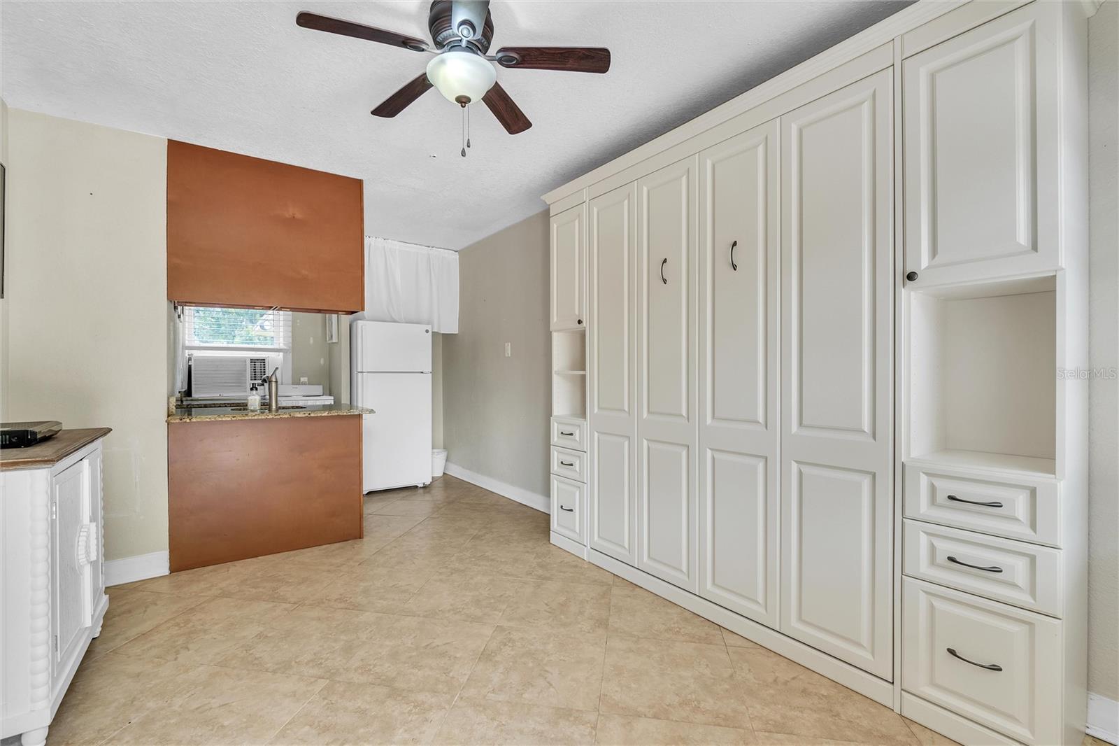 300 BETWEEN US 1 AND RIVER - Residential