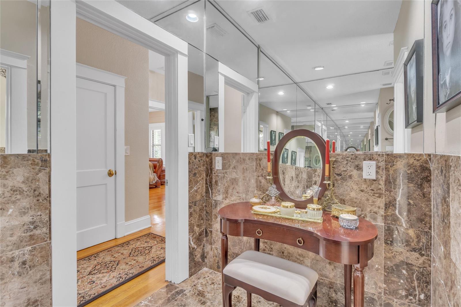 300 BETWEEN US 1 AND RIVER - Residential