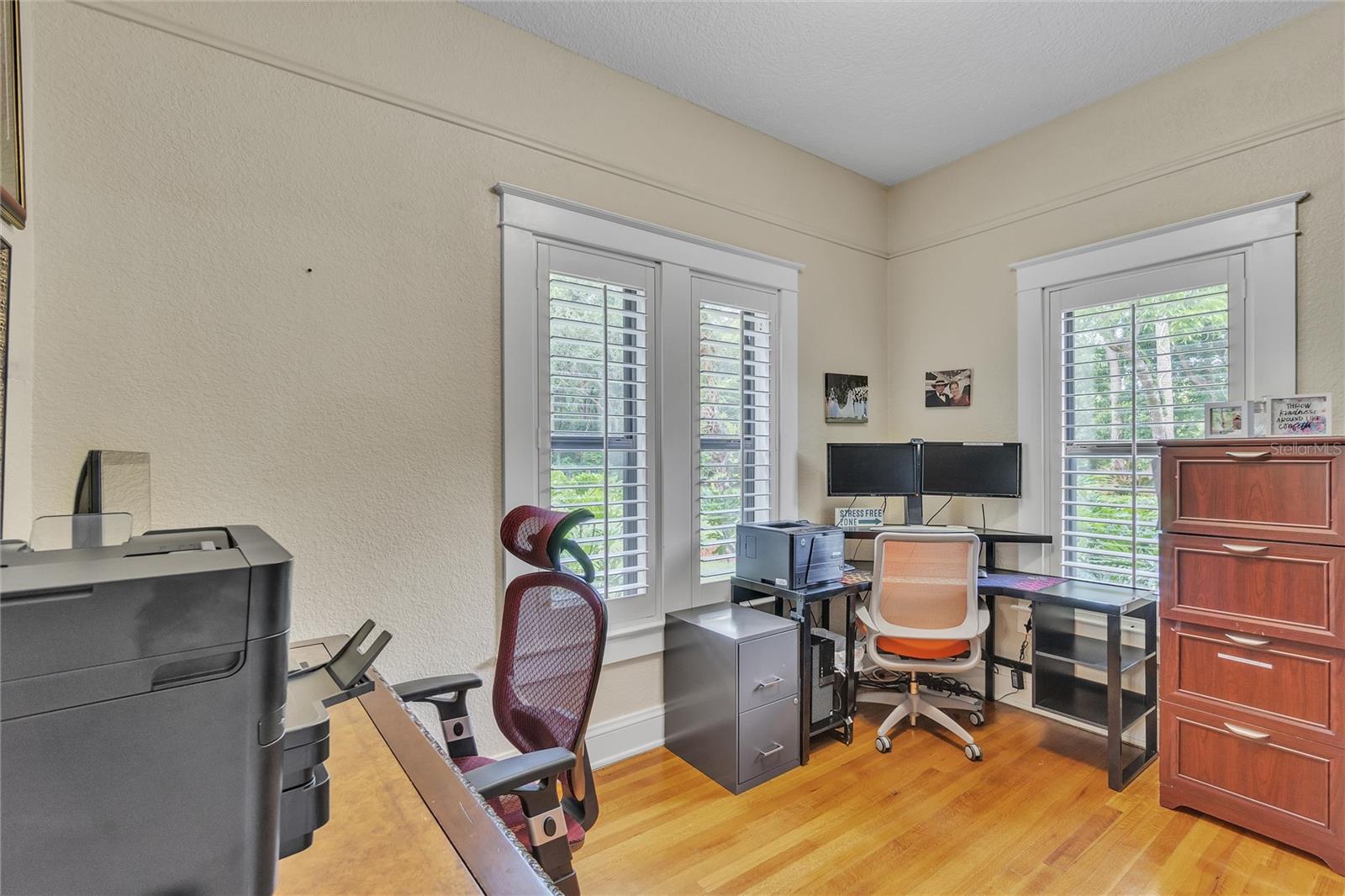 300 BETWEEN US 1 AND RIVER - Residential