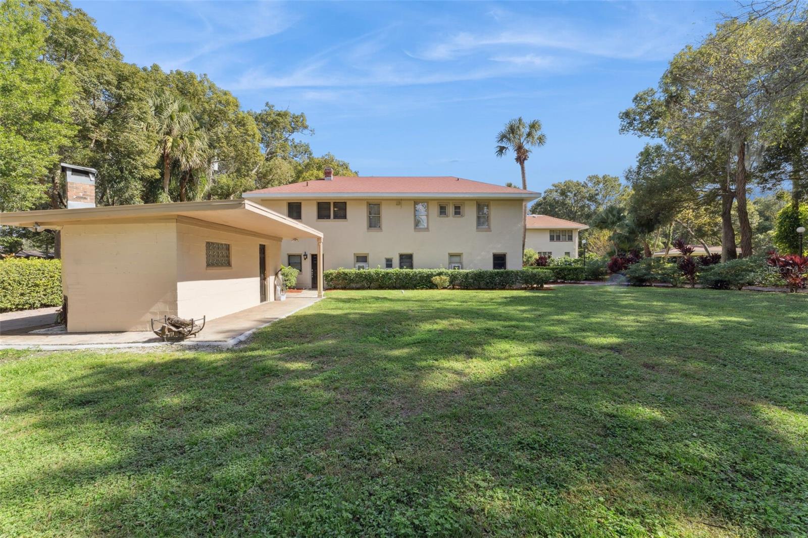 300 BETWEEN US 1 AND RIVER - Residential