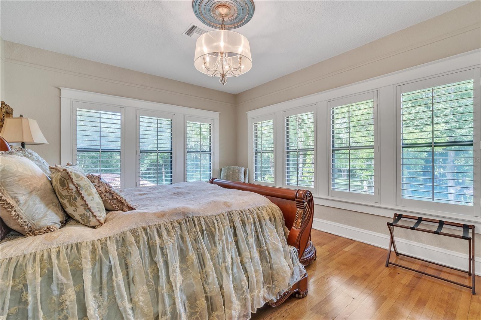 300 BETWEEN US 1 AND RIVER - Residential