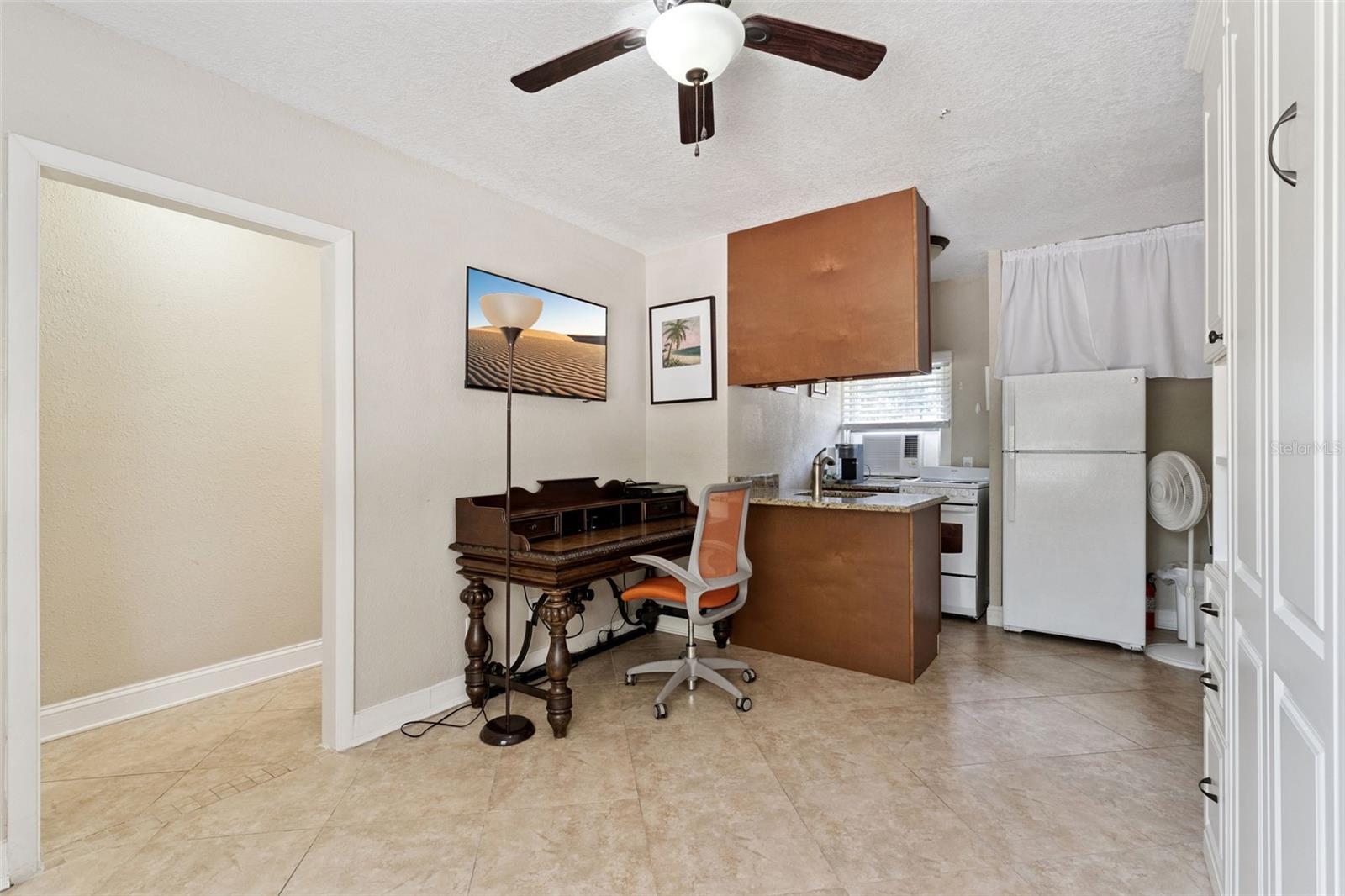 300 BETWEEN US 1 AND RIVER - Residential