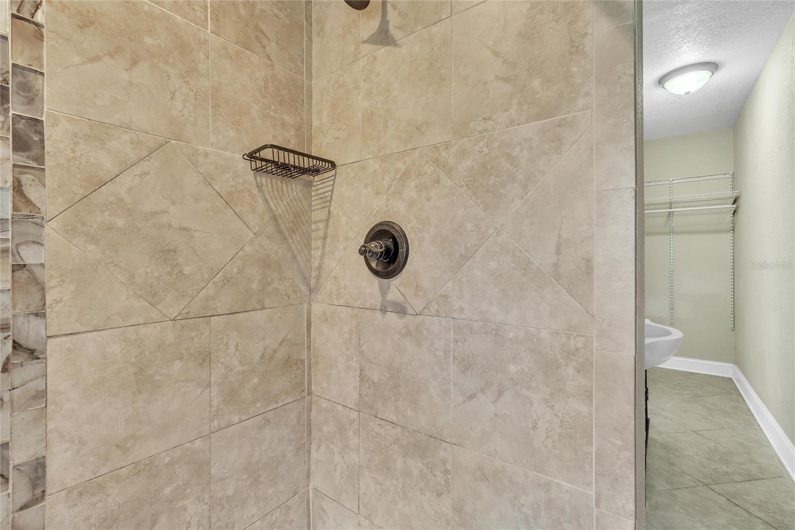 300 BETWEEN US 1 AND RIVER - Residential