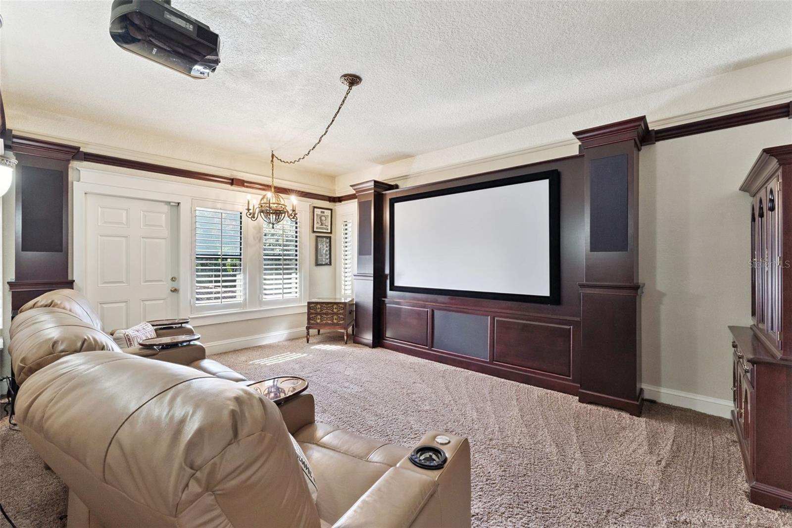 300 BETWEEN US 1 AND RIVER - Residential