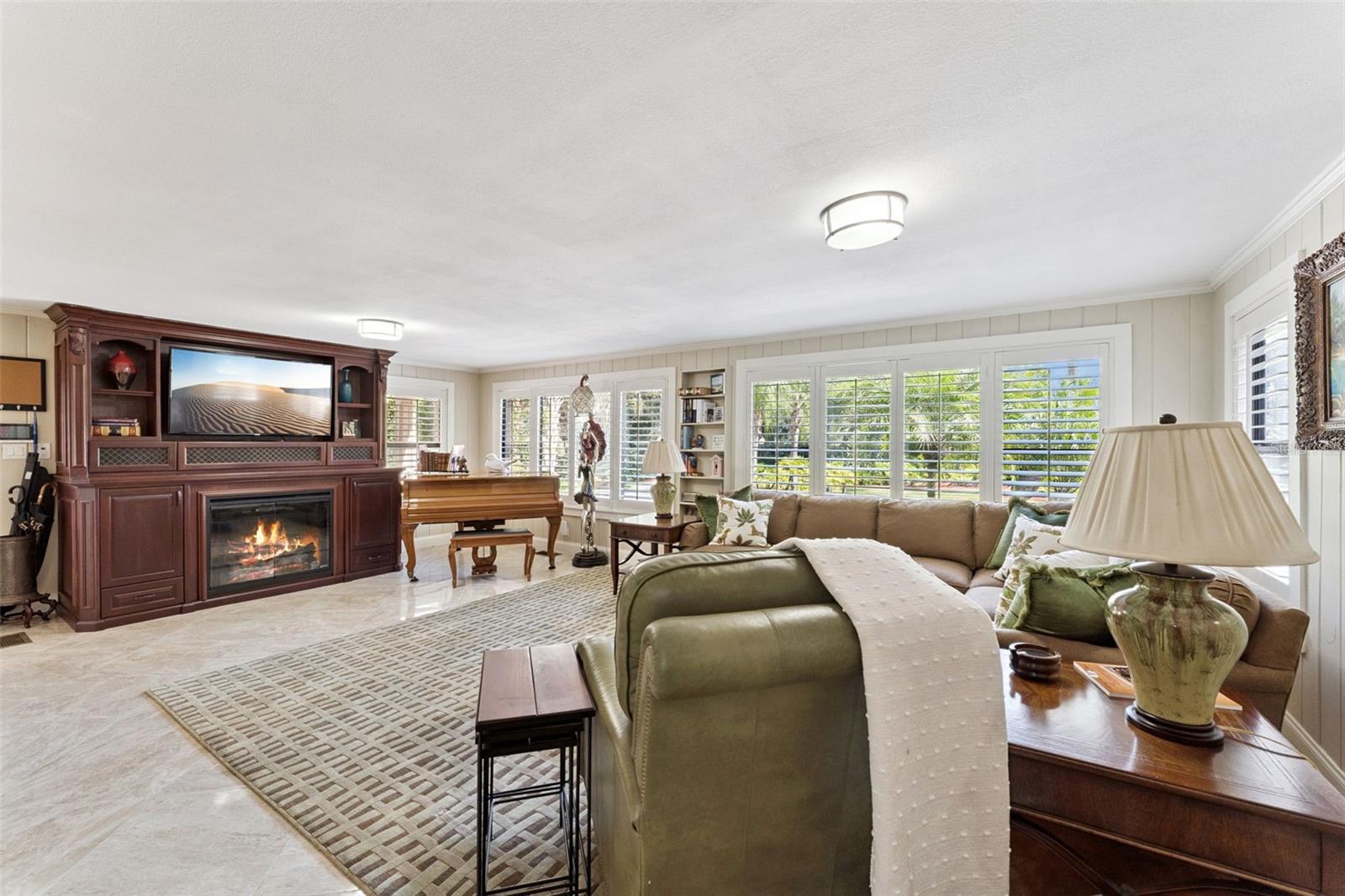 300 BETWEEN US 1 AND RIVER - Residential