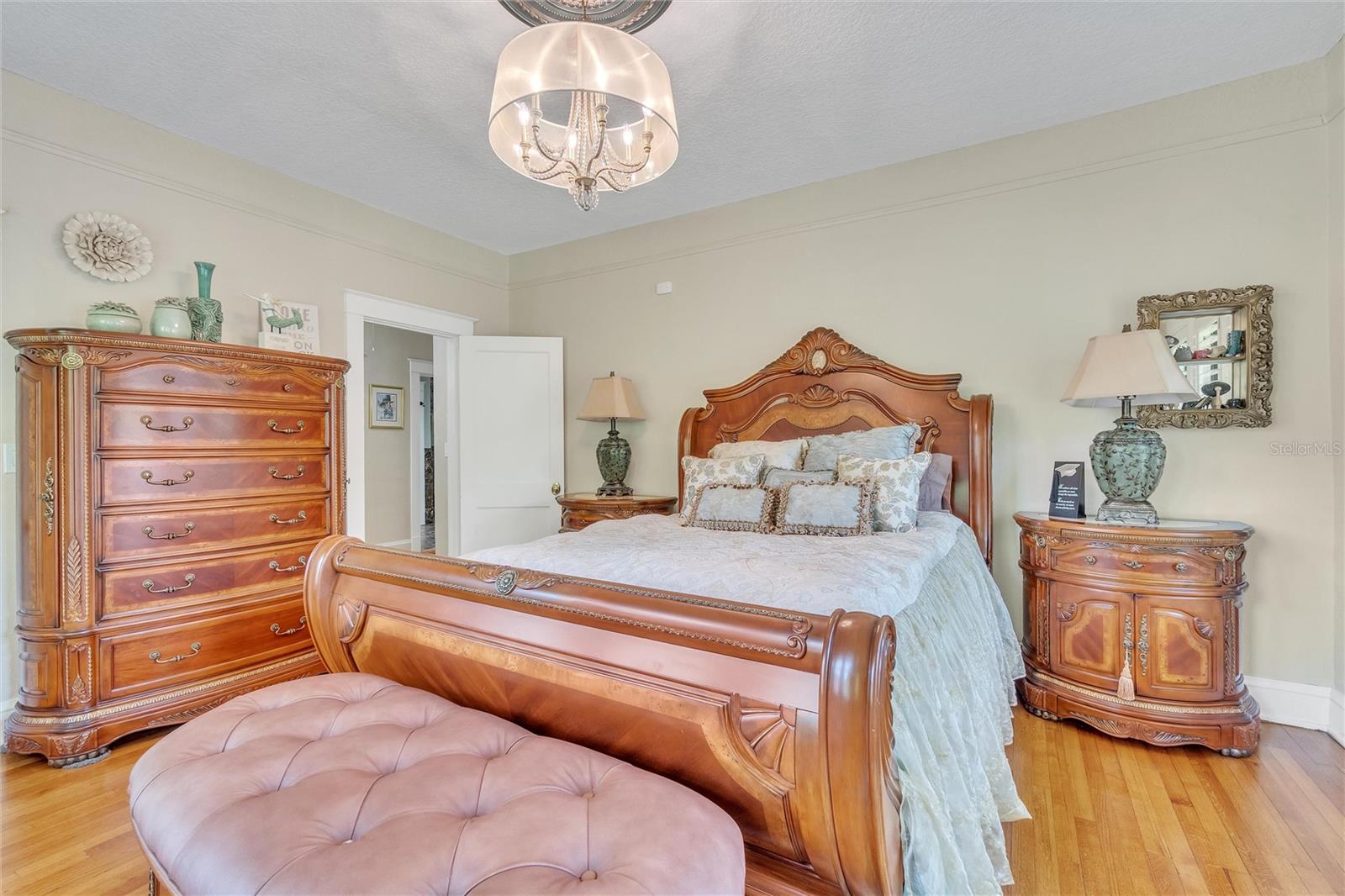 300 BETWEEN US 1 AND RIVER - Residential