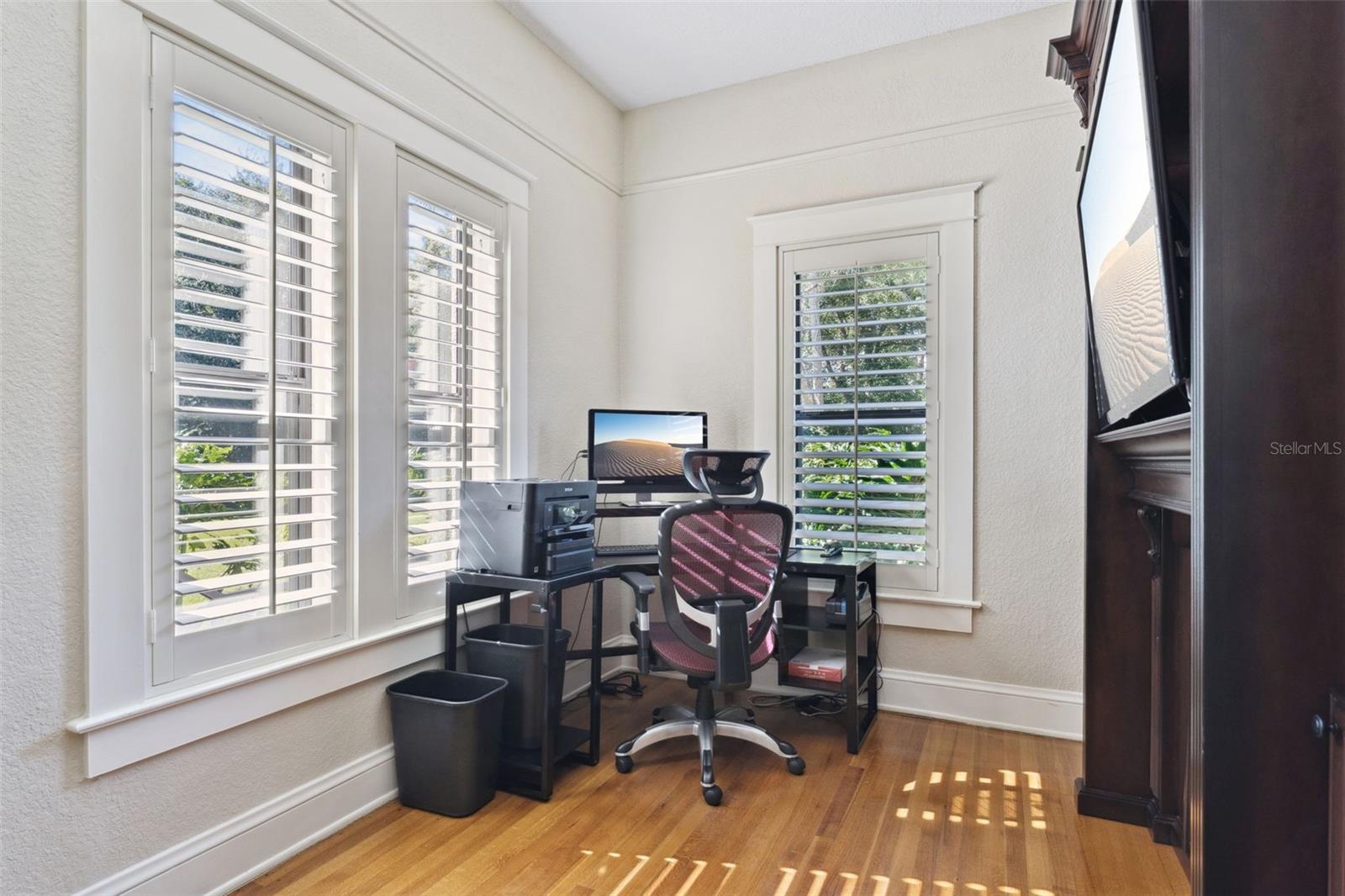 300 BETWEEN US 1 AND RIVER - Residential