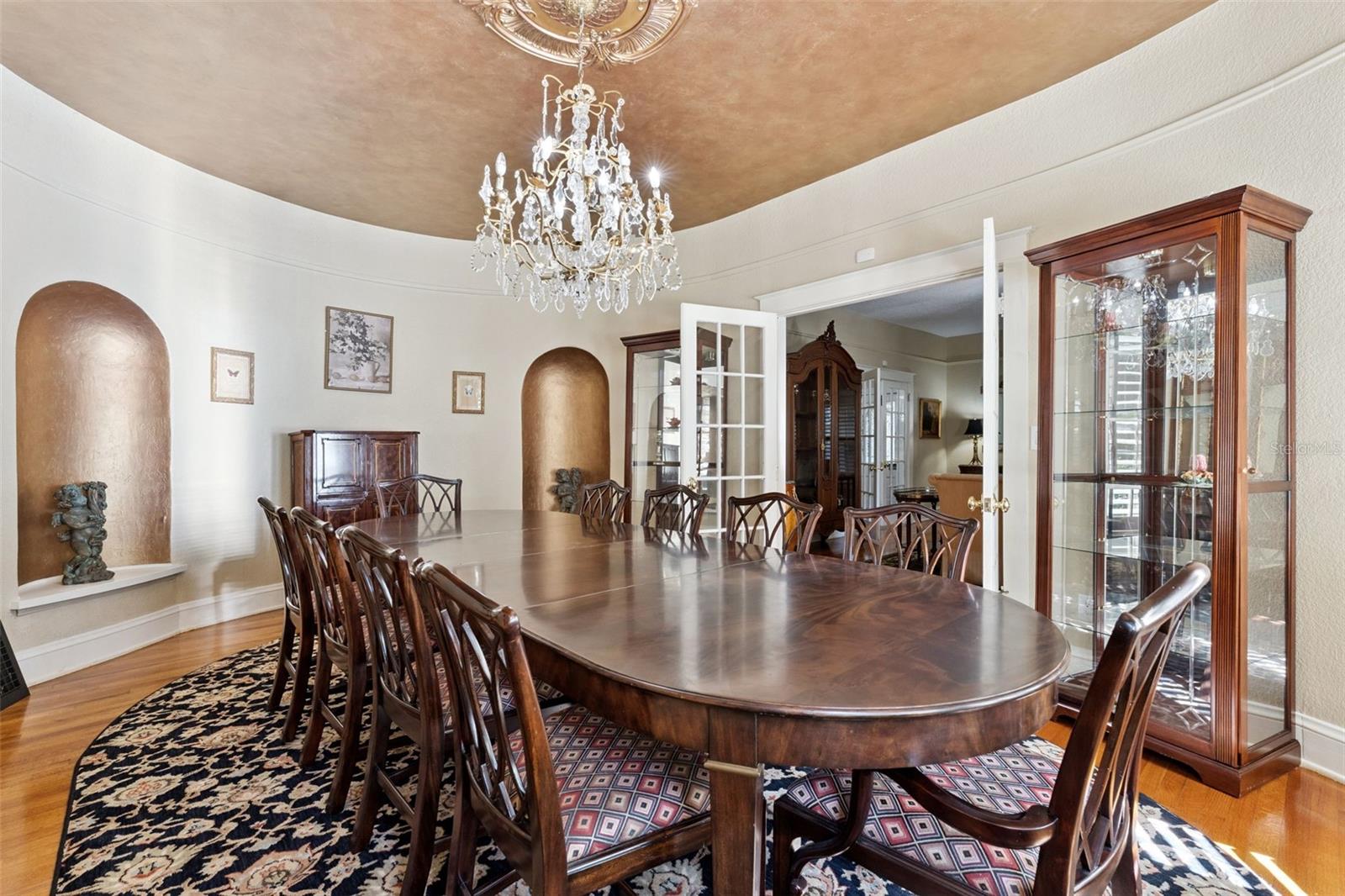 300 BETWEEN US 1 AND RIVER - Residential