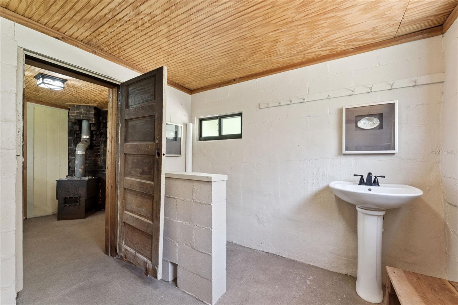 300 BETWEEN US 1 AND RIVER - Residential