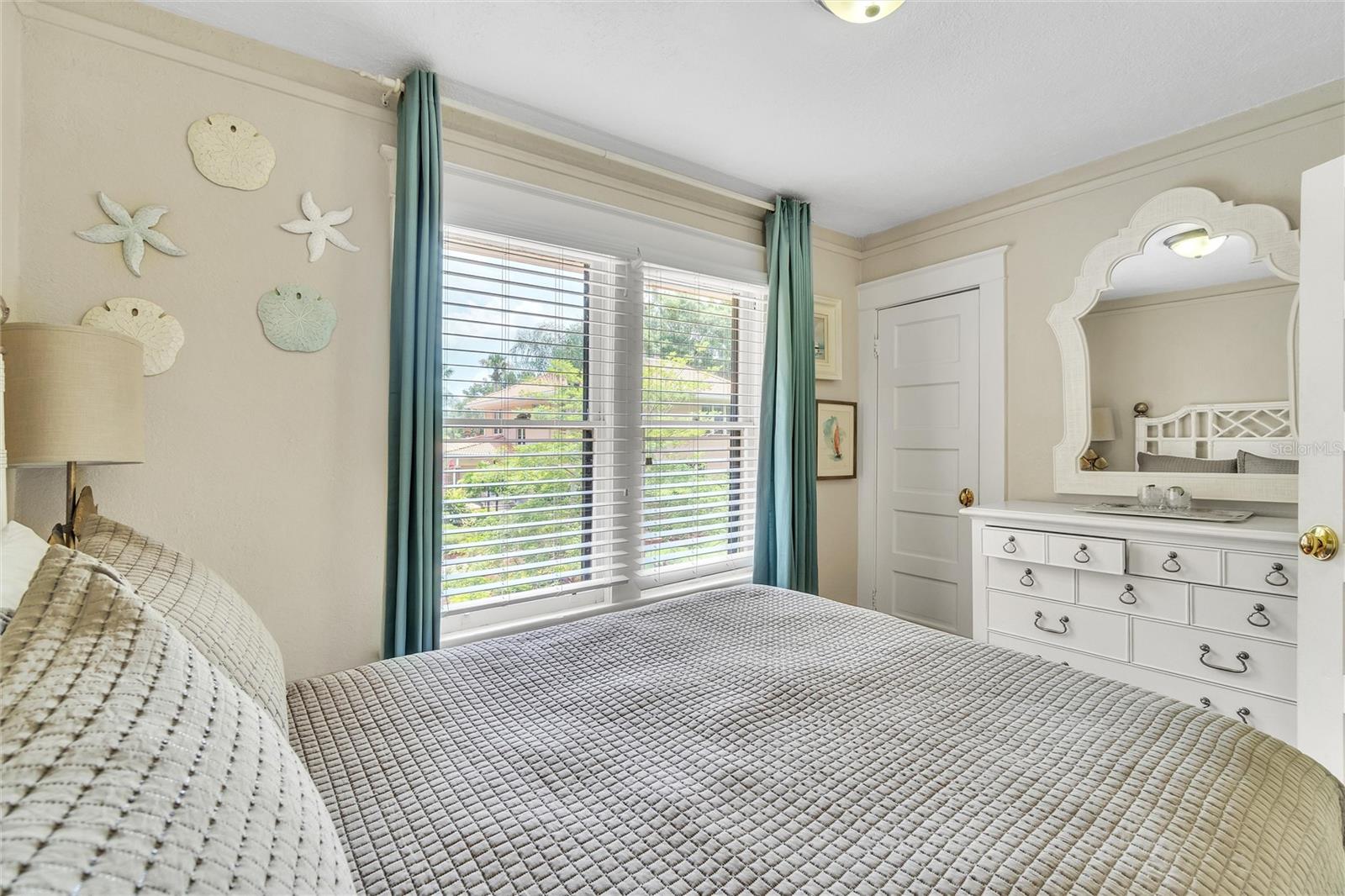 300 BETWEEN US 1 AND RIVER - Residential