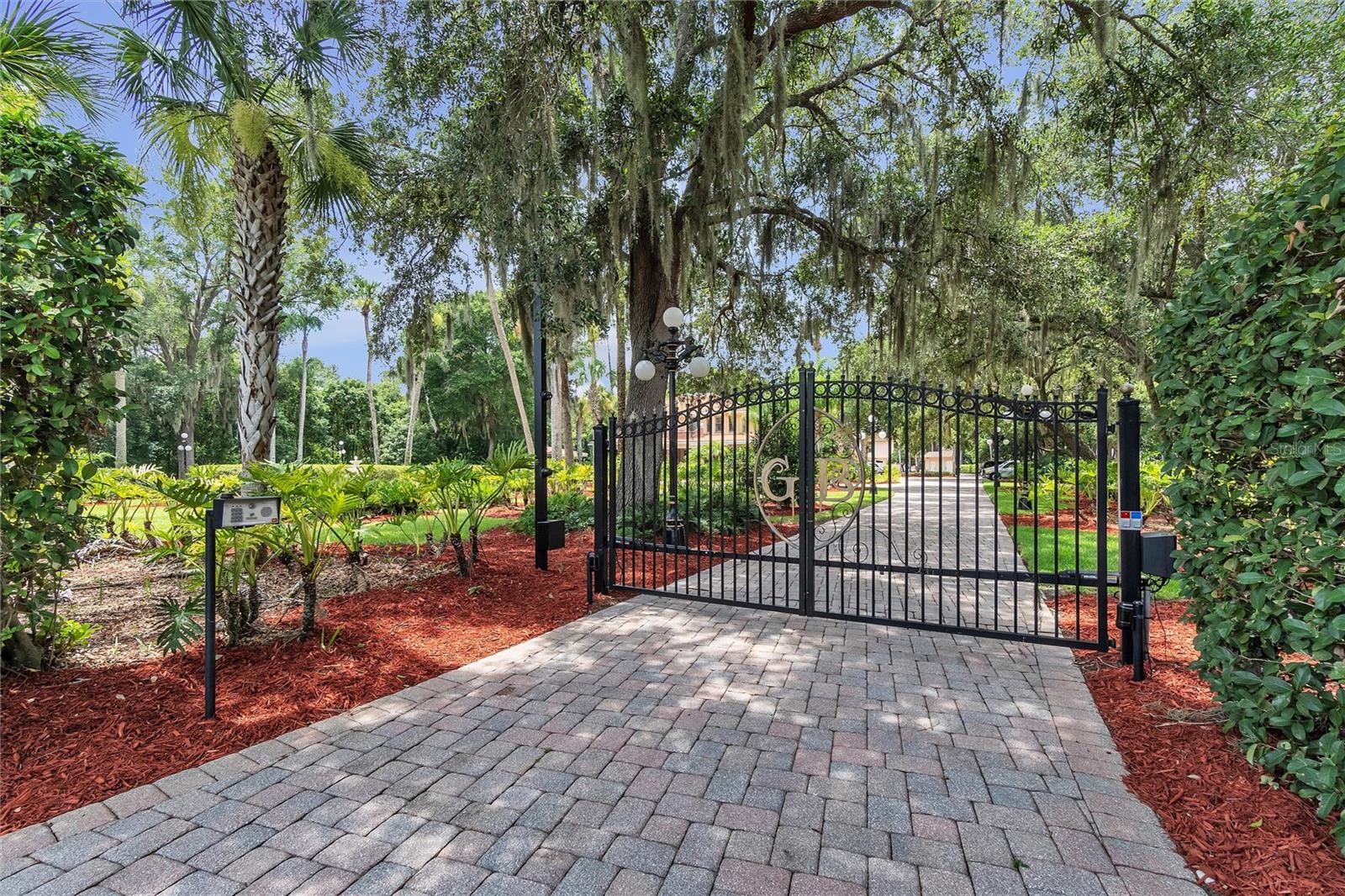 300 BETWEEN US 1 AND RIVER - Residential