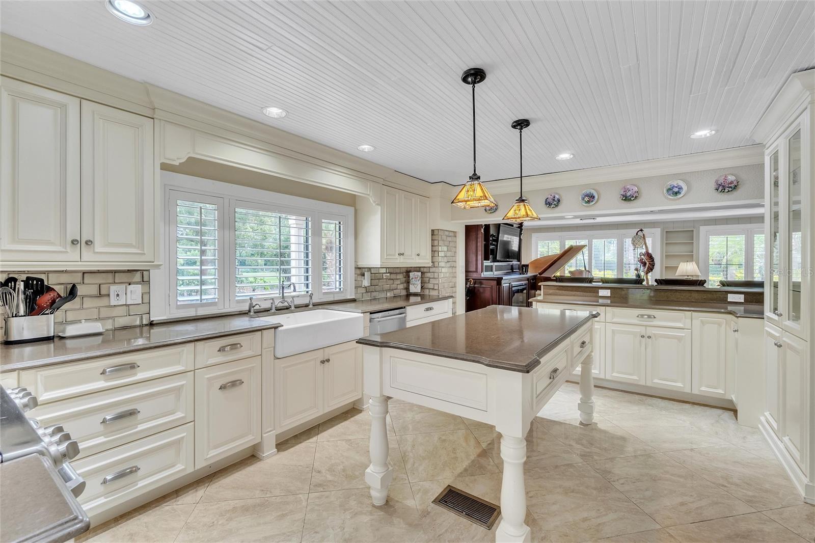 300 BETWEEN US 1 AND RIVER - Residential