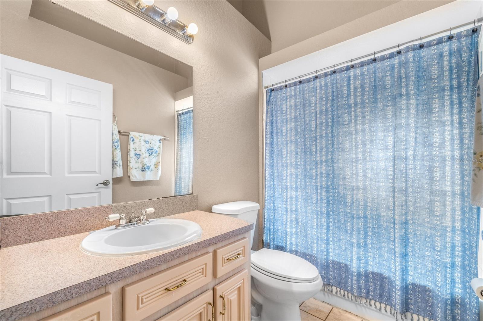 GOLDEN GATEWAY HOMES - Residential