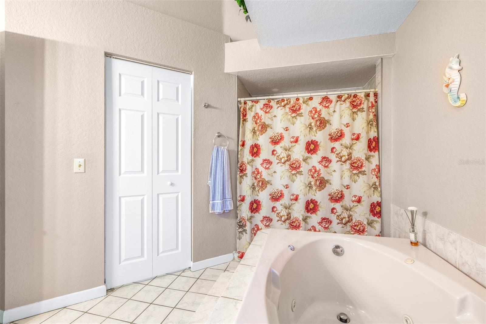 GOLDEN GATEWAY HOMES - Residential