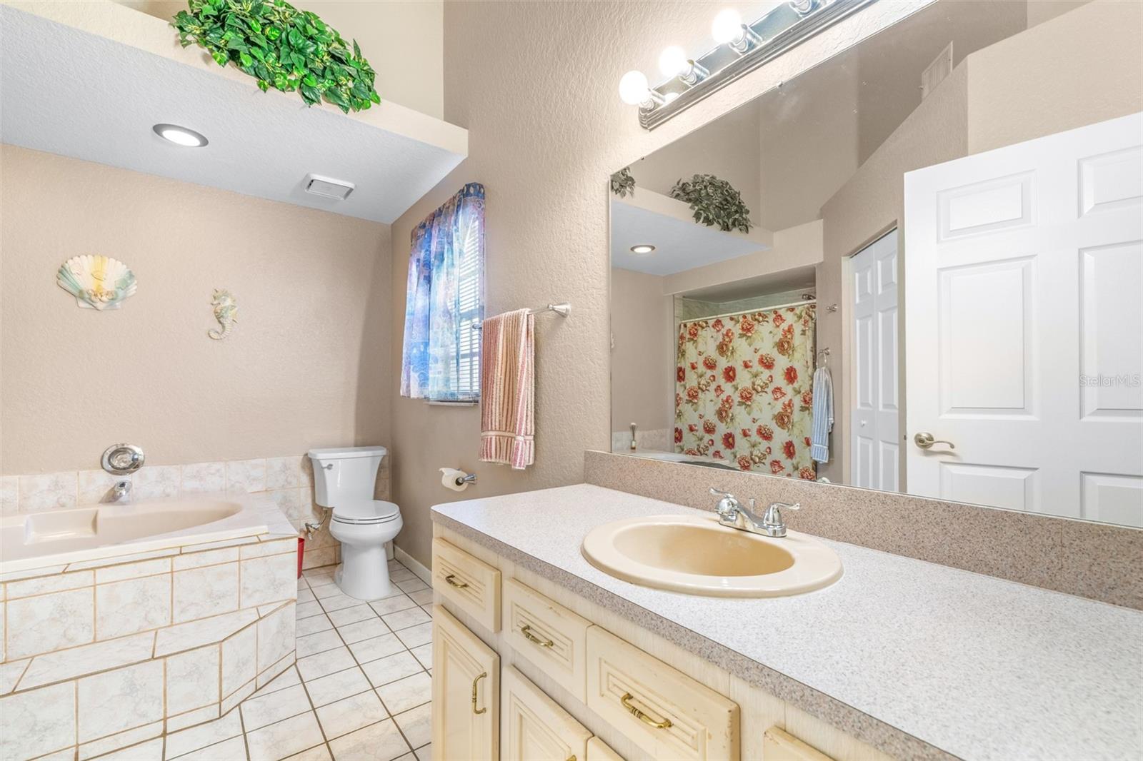 GOLDEN GATEWAY HOMES - Residential