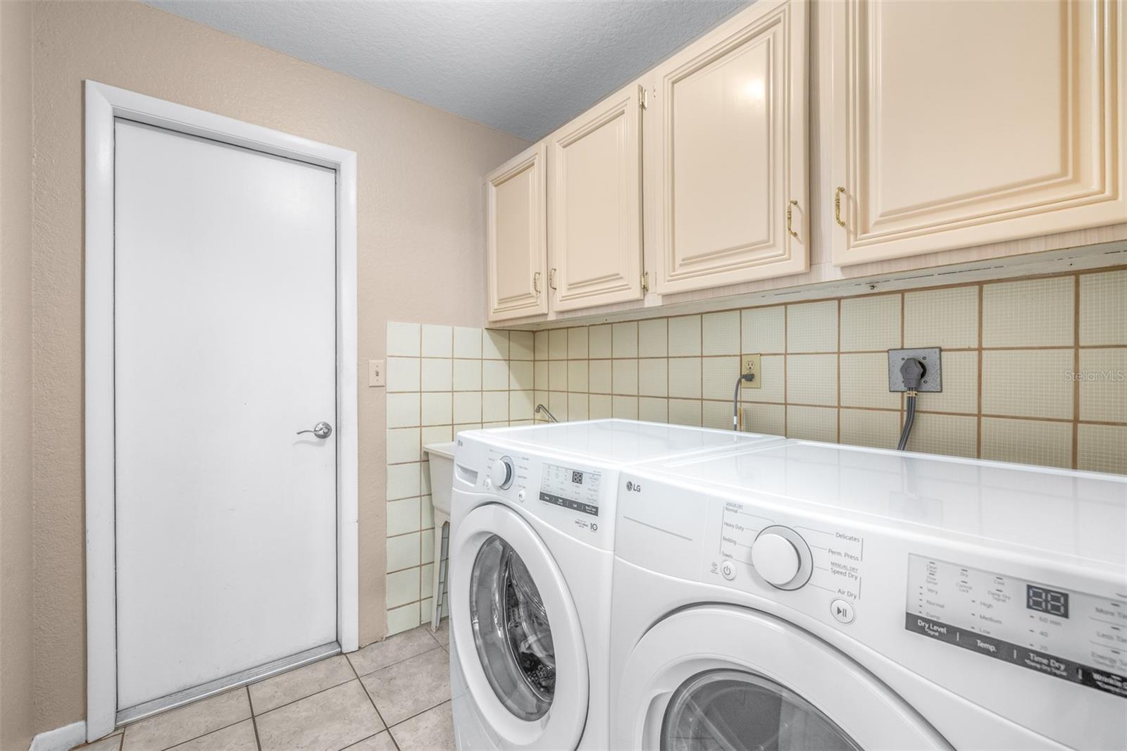 GOLDEN GATEWAY HOMES - Residential