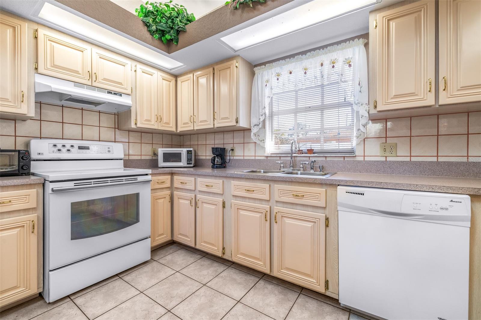 GOLDEN GATEWAY HOMES - Residential