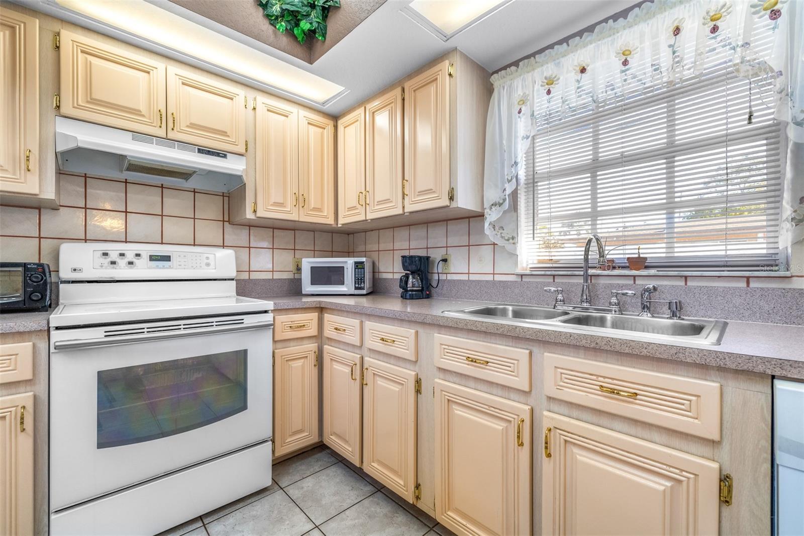 GOLDEN GATEWAY HOMES - Residential