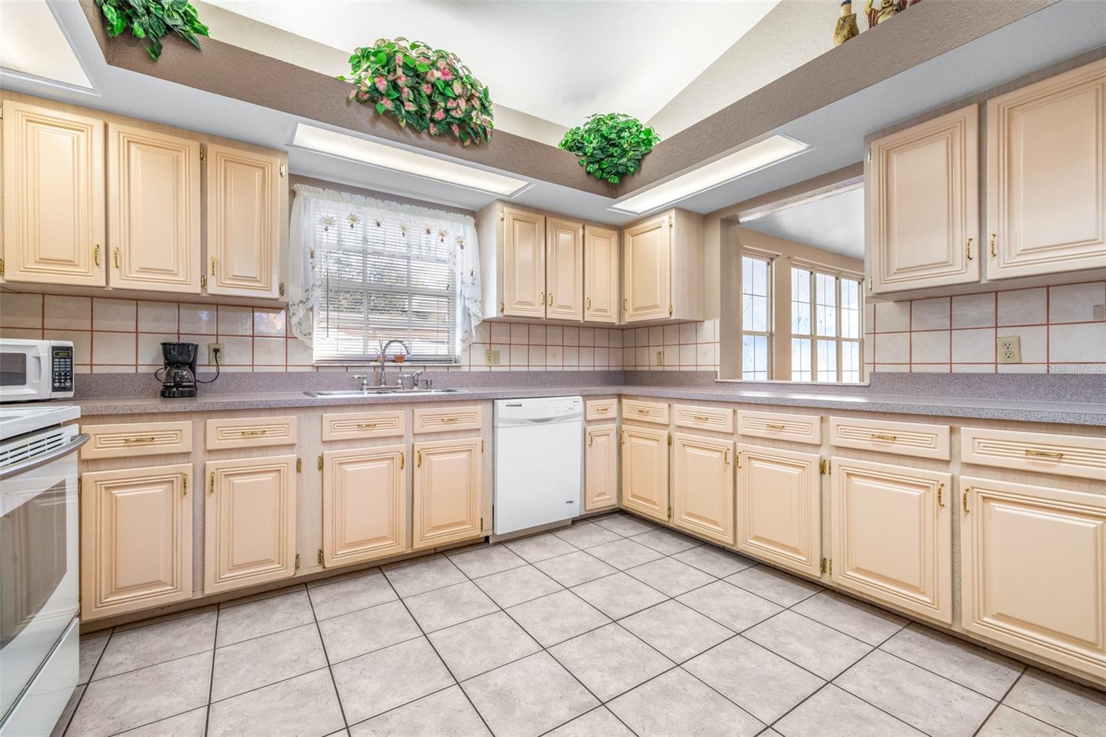 GOLDEN GATEWAY HOMES - Residential