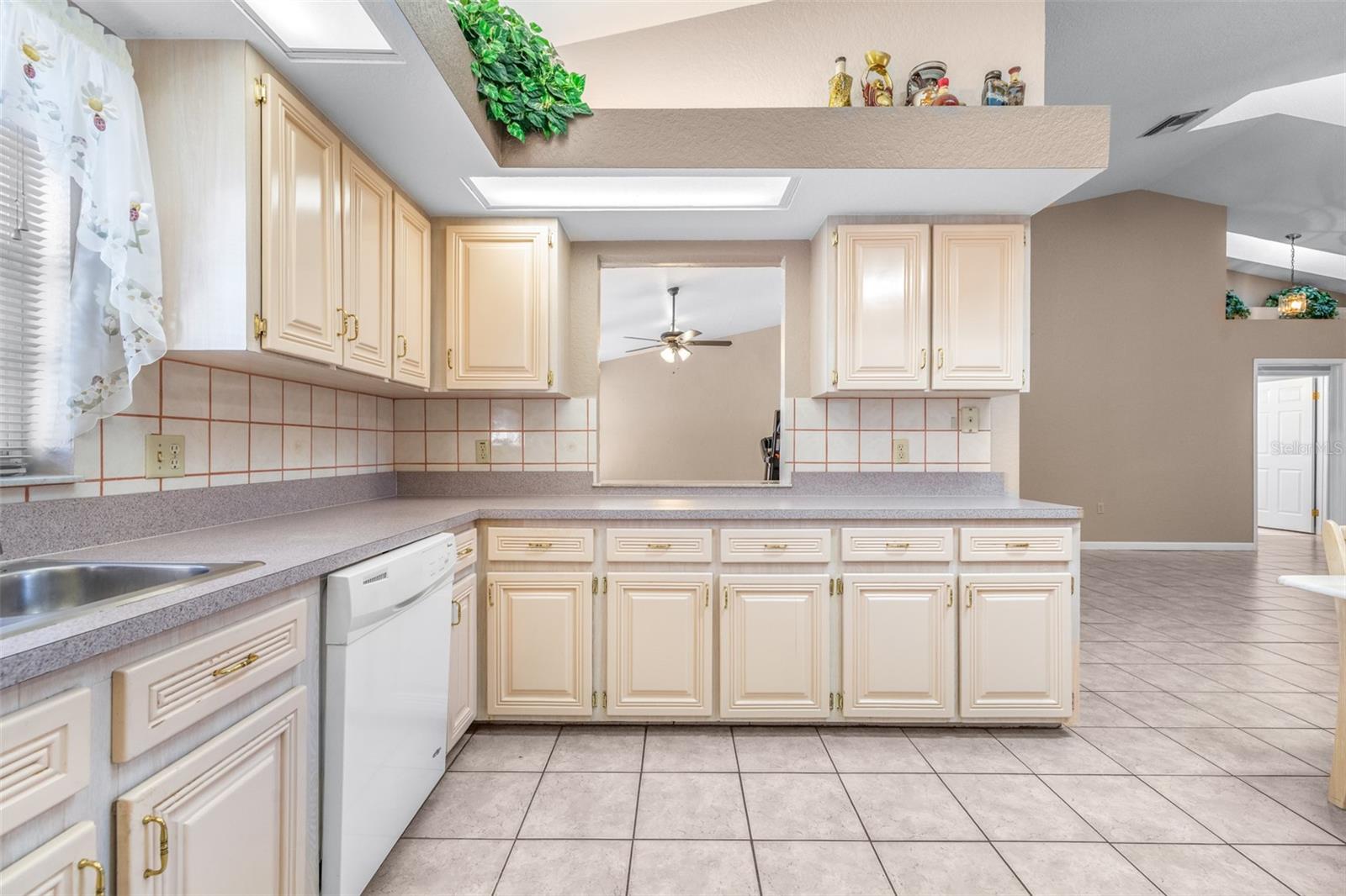 GOLDEN GATEWAY HOMES - Residential