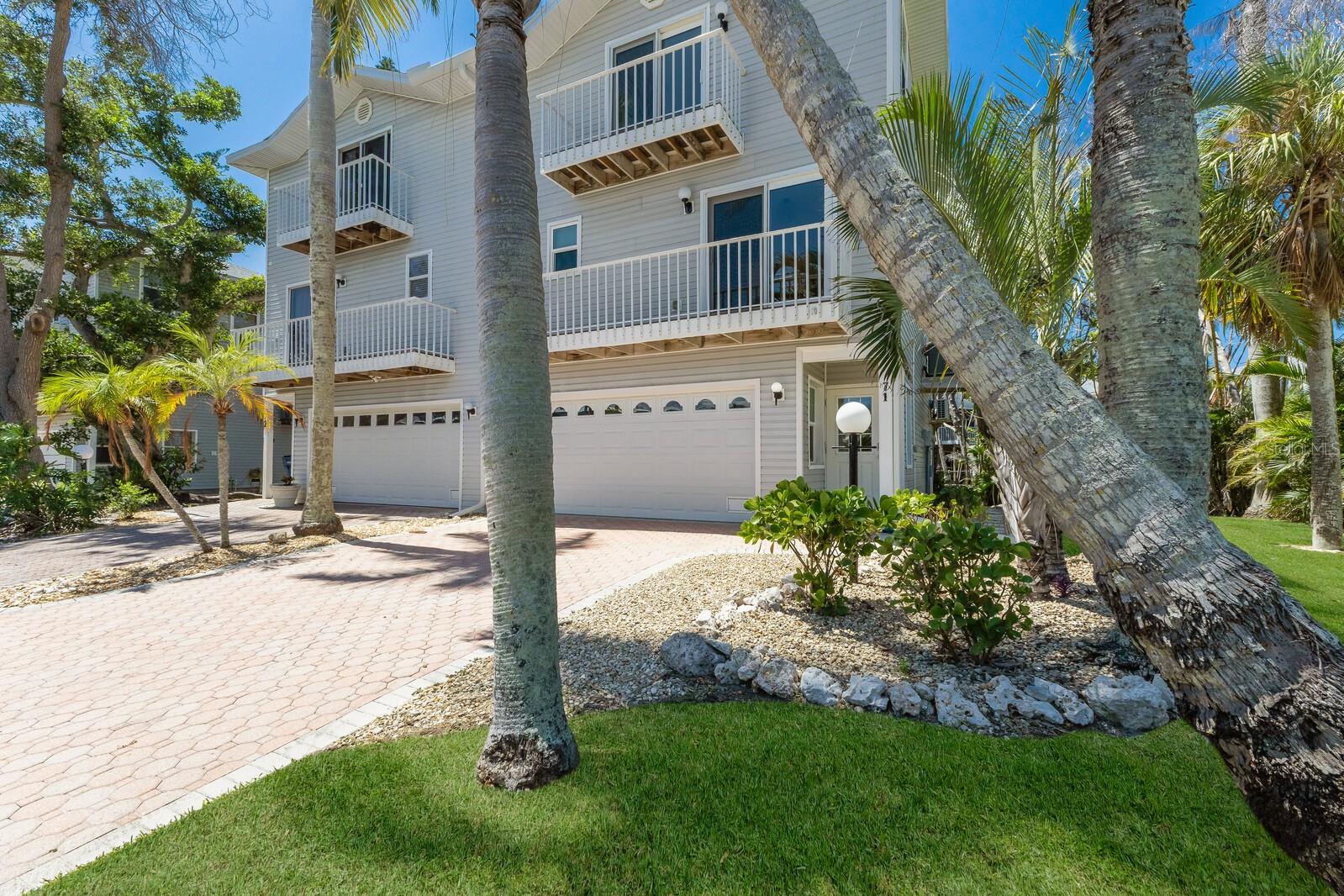 6250 HOLMES BOULEVARD 71
