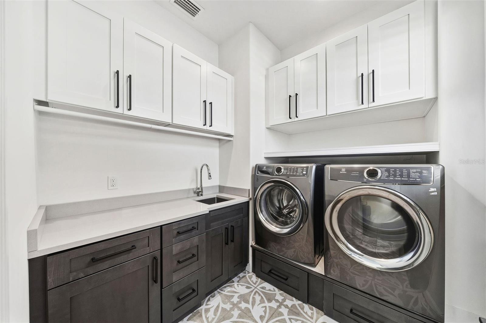 LAKE KILLARNEY SHORES - Residential