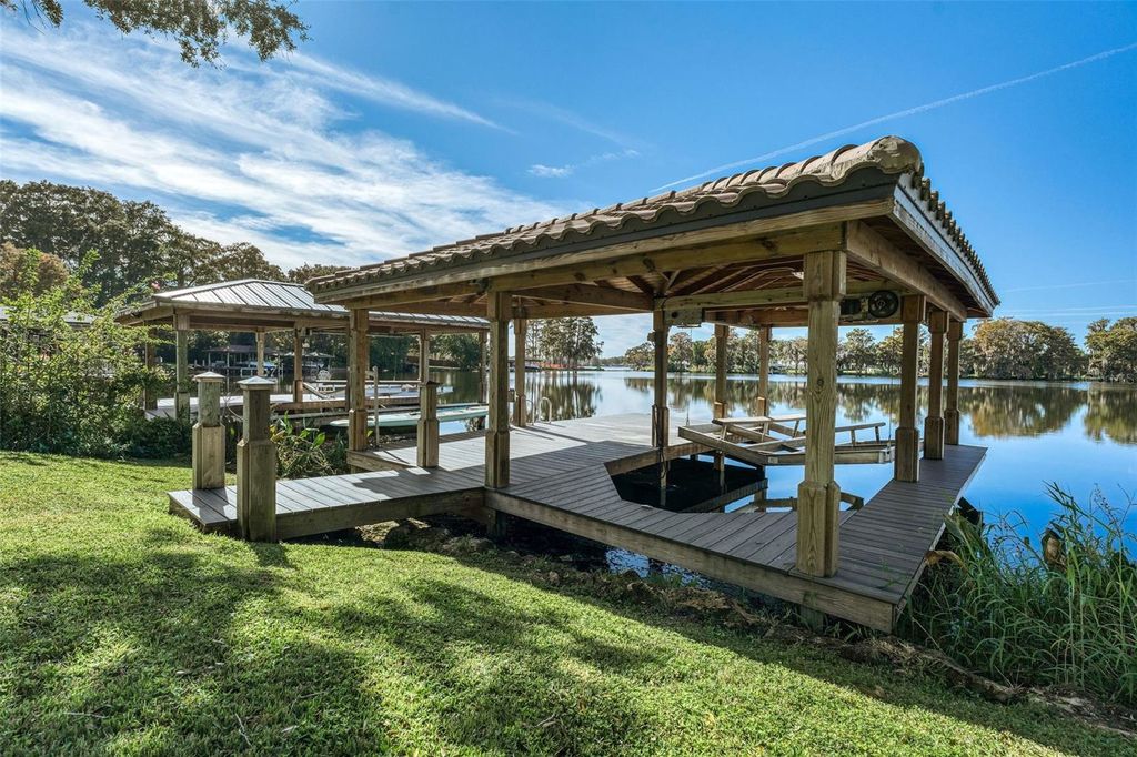 Photo of 560 Country Club Drive, Winter Park, FL 32789 (MLS # O6367721)