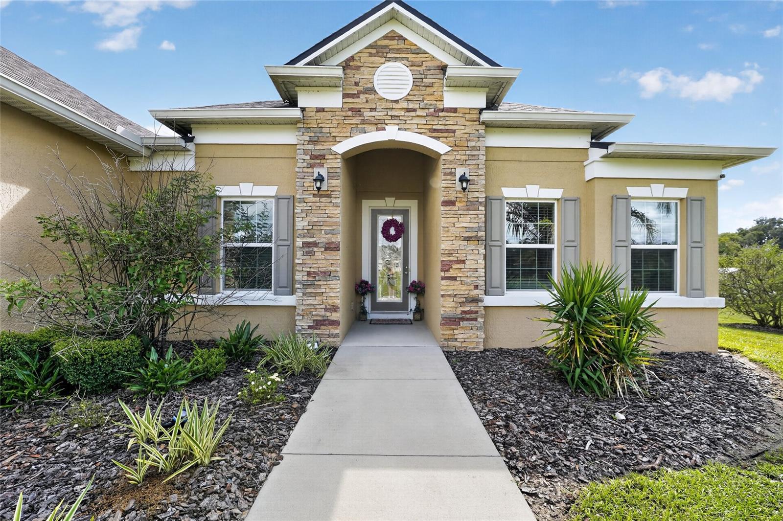 Casas a venda 2 - Jen Dantas 5697 SW 215TH TERRACE