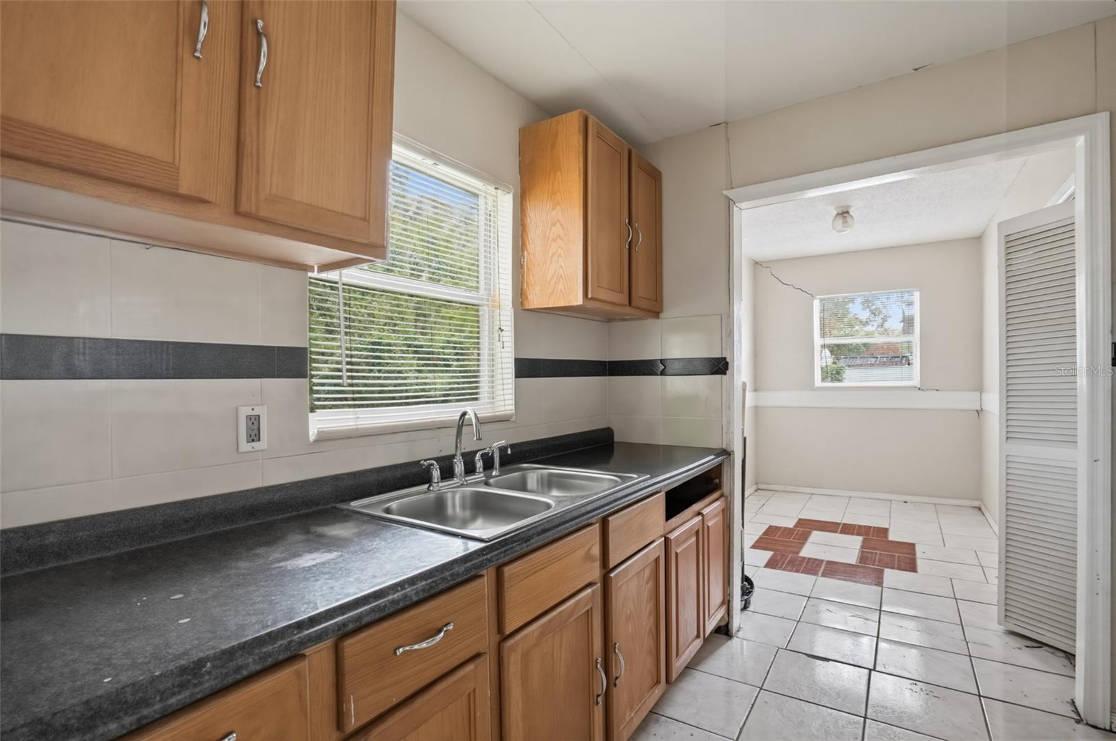 4811 E CLIFTON STREET