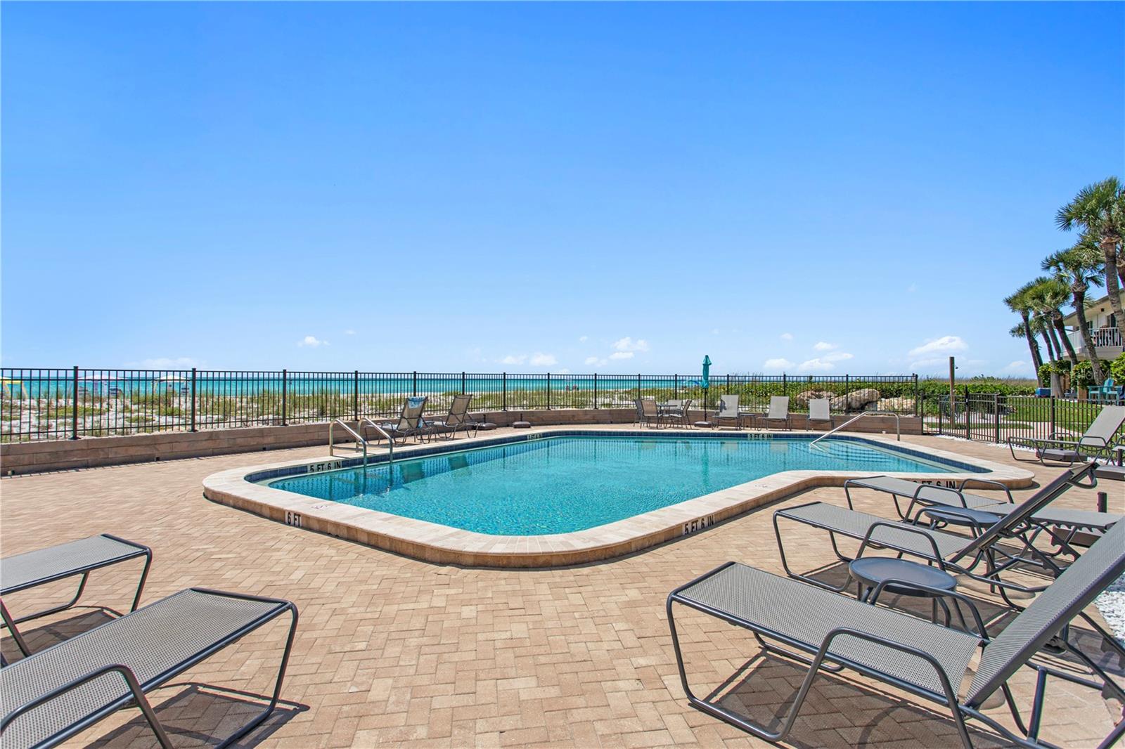 WHITNEY BEACH - Residential