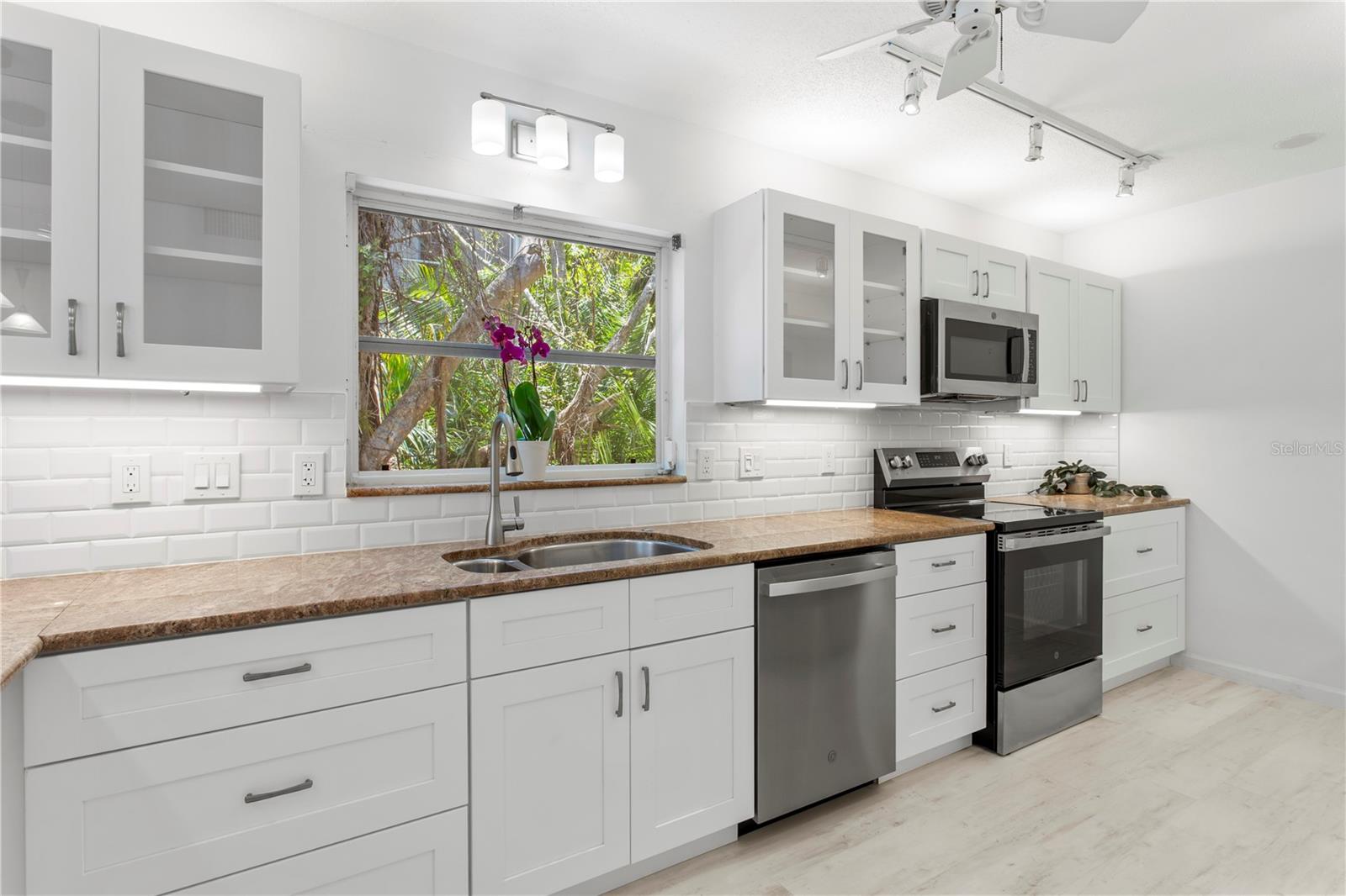 WHITNEY BEACH - Residential