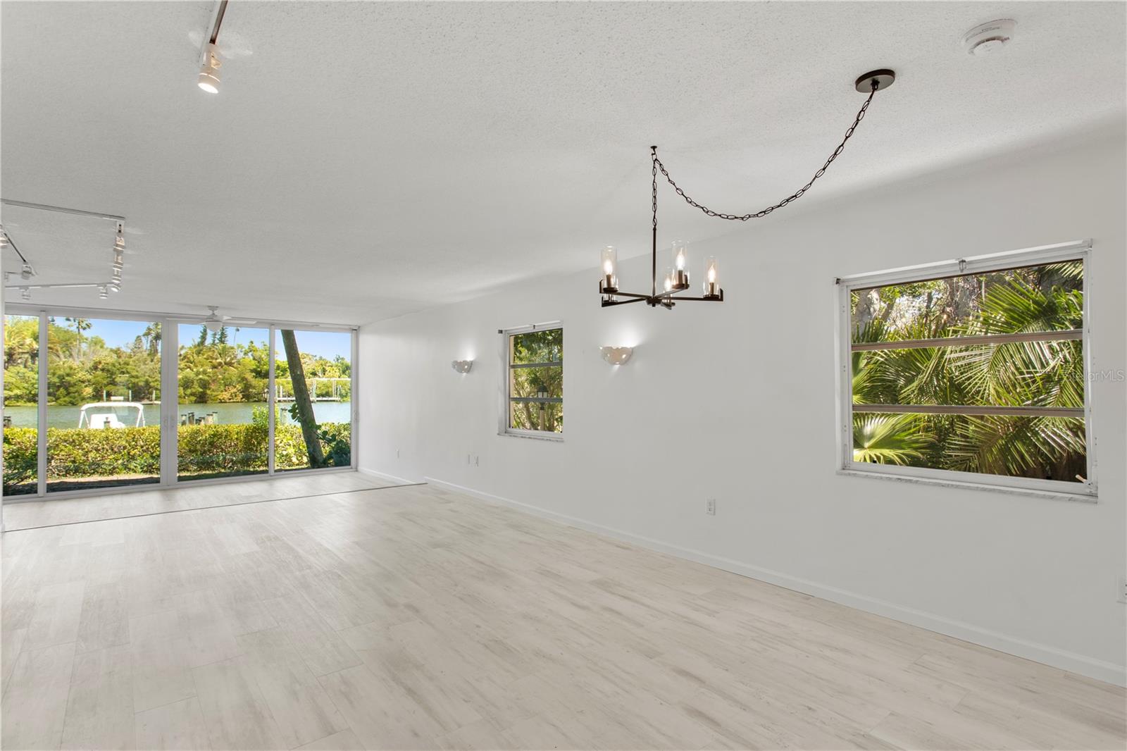 WHITNEY BEACH - Residential
