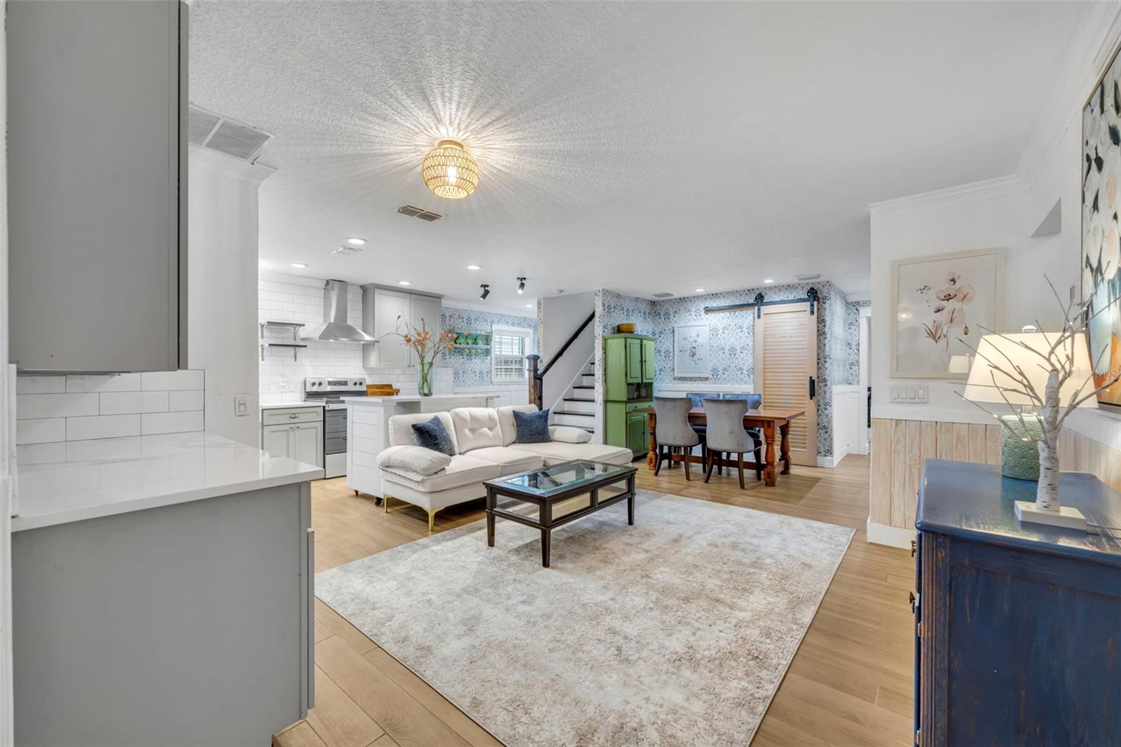 1611 CHESTNUT AVENUE