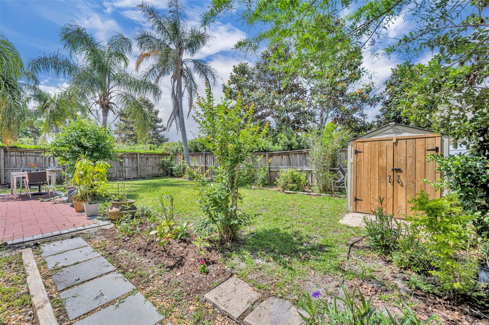 LAKE KNOWLES TERRACE - Residential